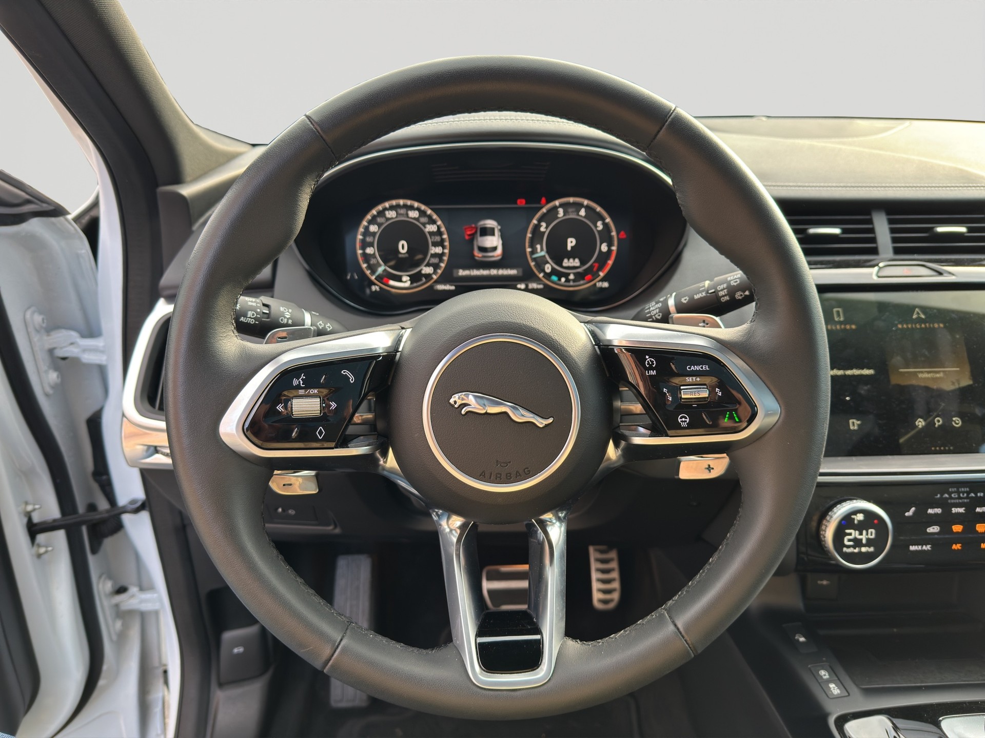 JAGUAR E-Pace 2.0 P250 R-Dynamic Black AWD SE-image-10