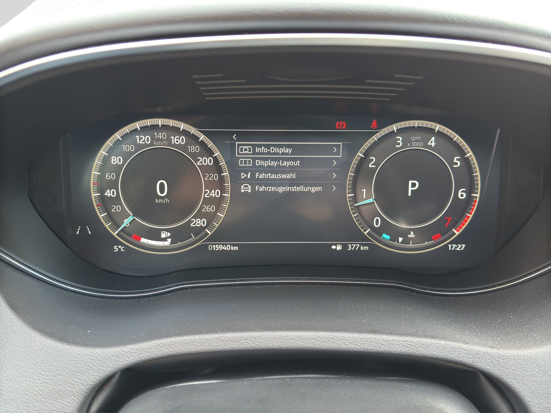 JAGUAR E-Pace 2.0 P250 R-Dynamic Black AWD SE-image-11