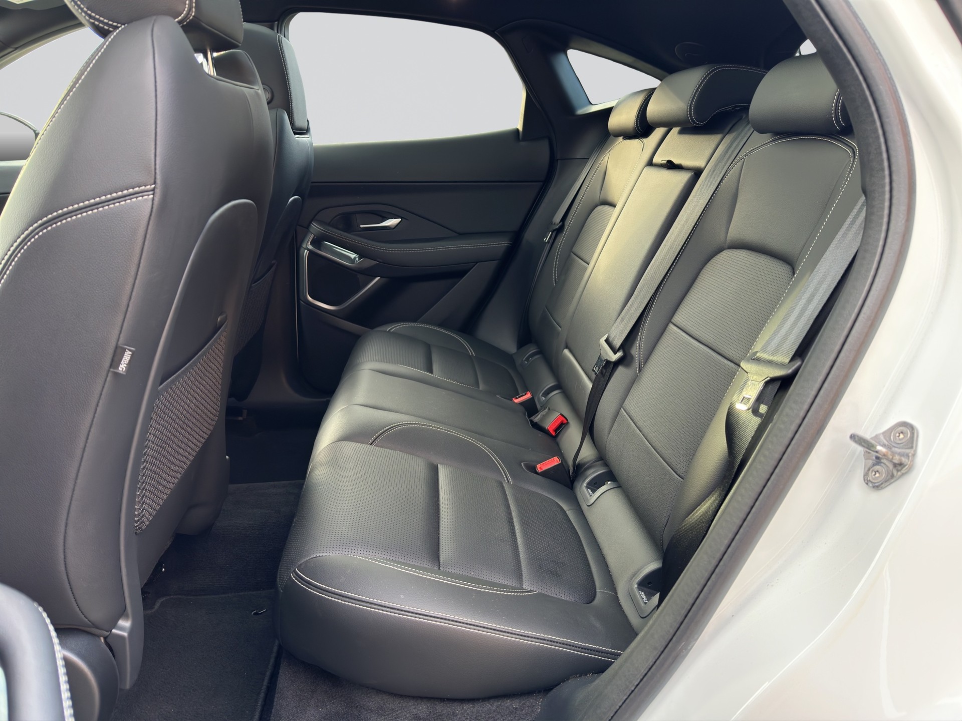 JAGUAR E-Pace 2.0 P250 R-Dynamic Black AWD SE-image-7