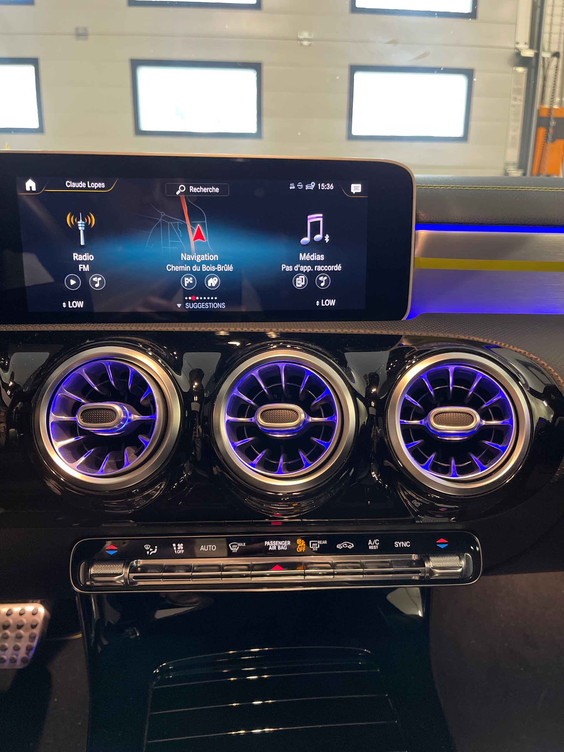 MERCEDES-BENZ A 200 AMG Line 7G-DCT-image-7