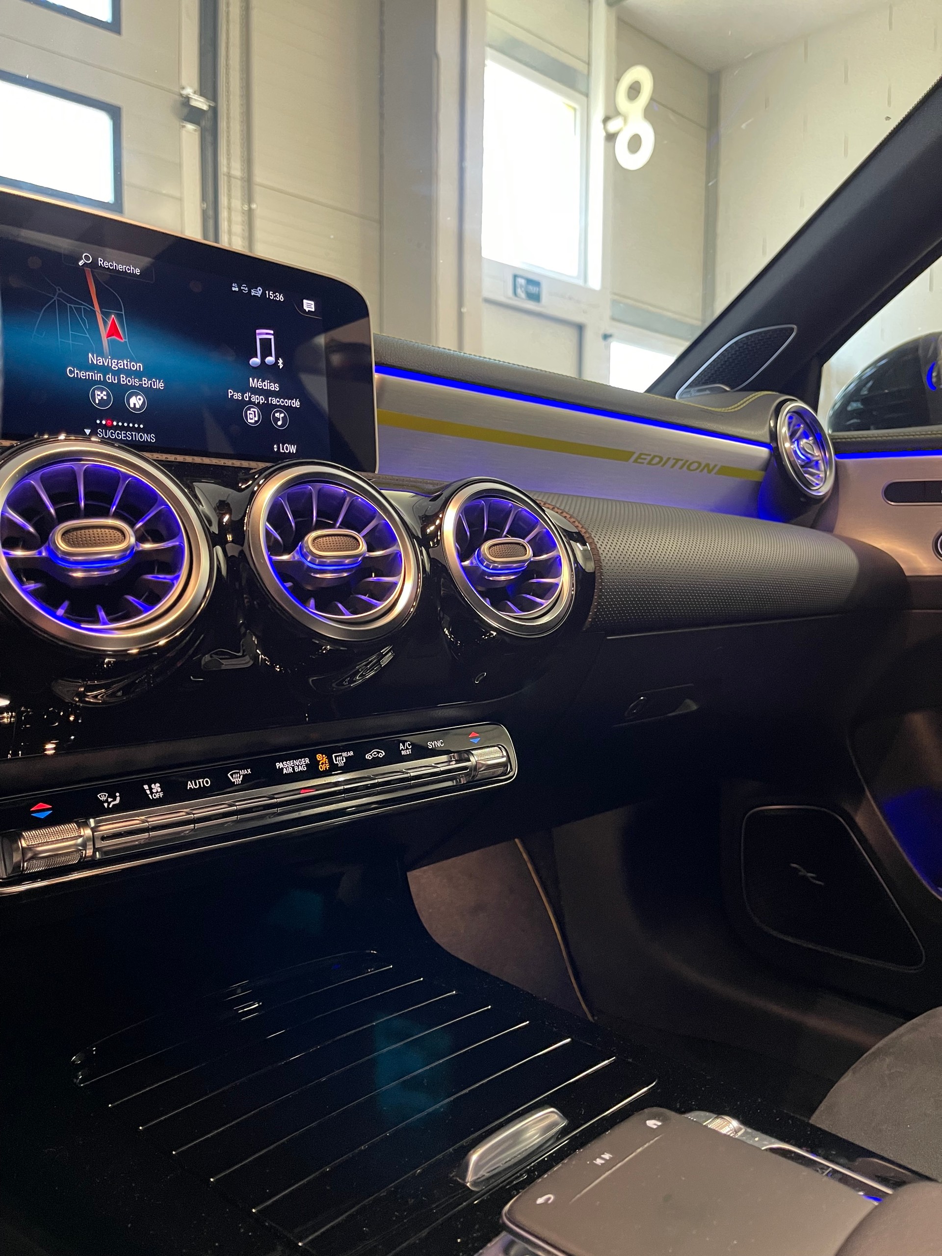 MERCEDES-BENZ A 200 AMG Line 7G-DCT-image-5