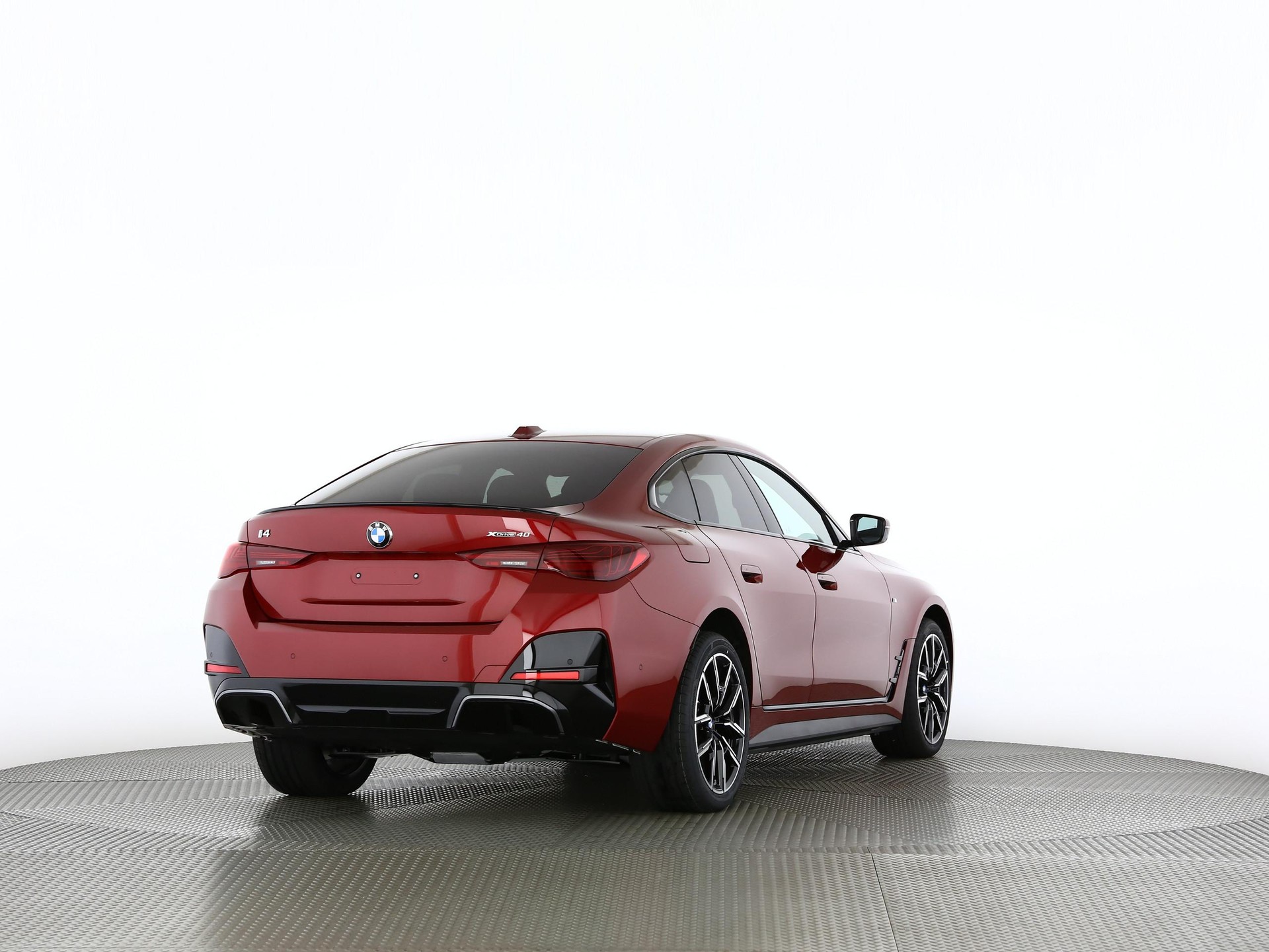 BMW i4 xDrive40-image-18