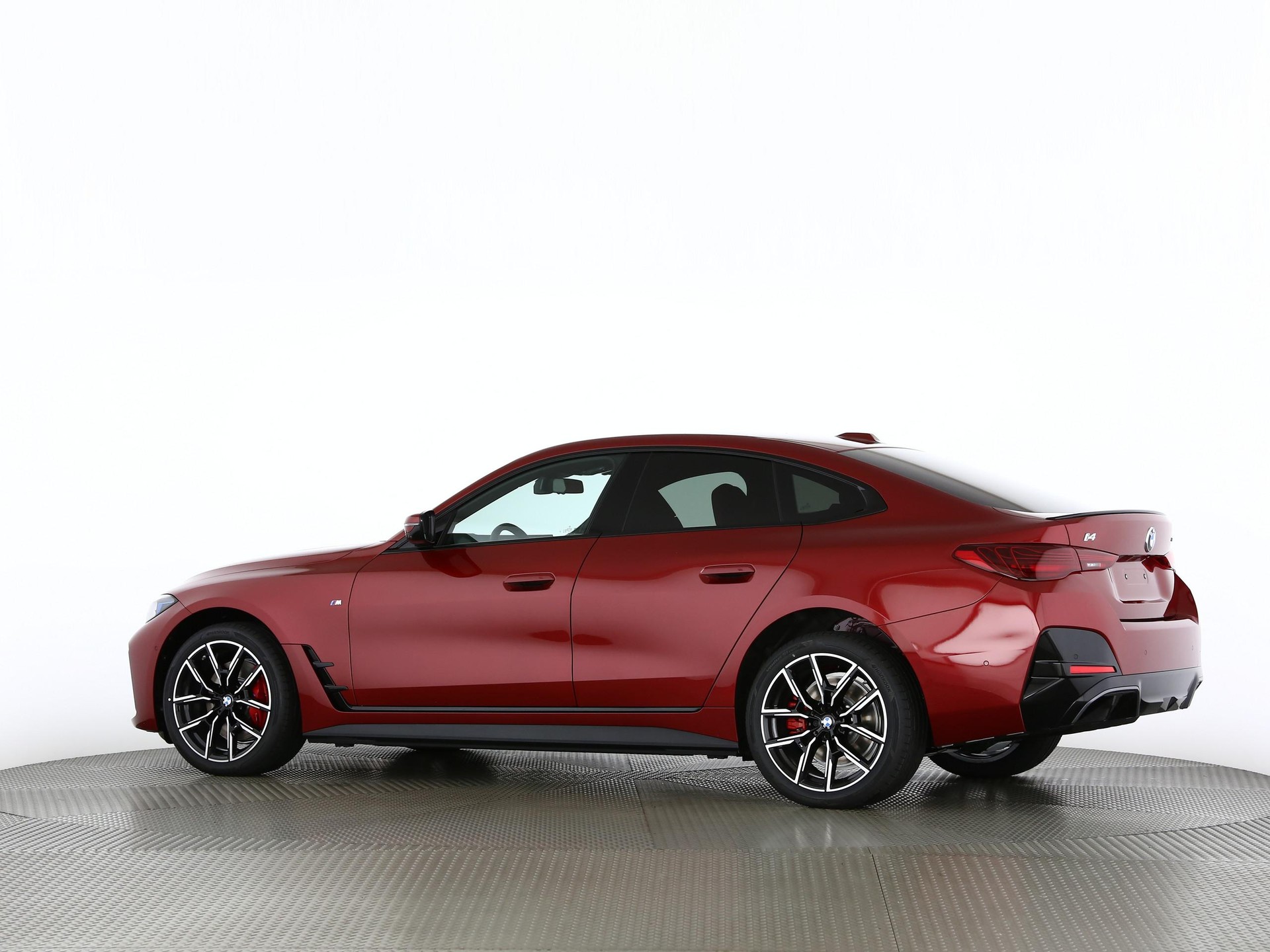 BMW i4 xDrive40-image-13