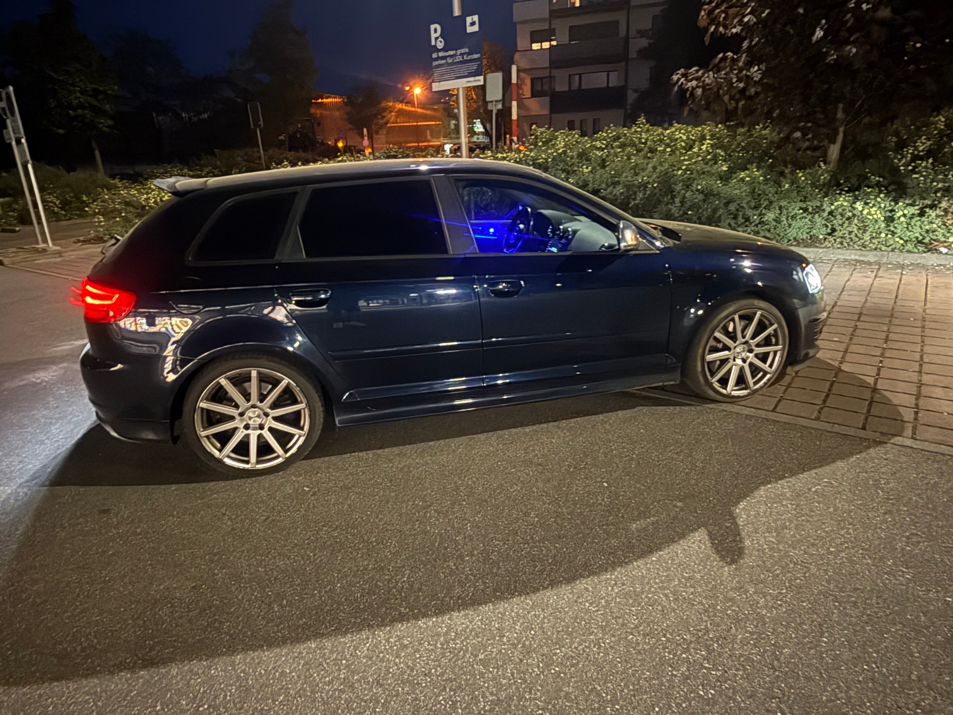 AUDI S3 Sportback 2.0 TFSI quattro-image-9