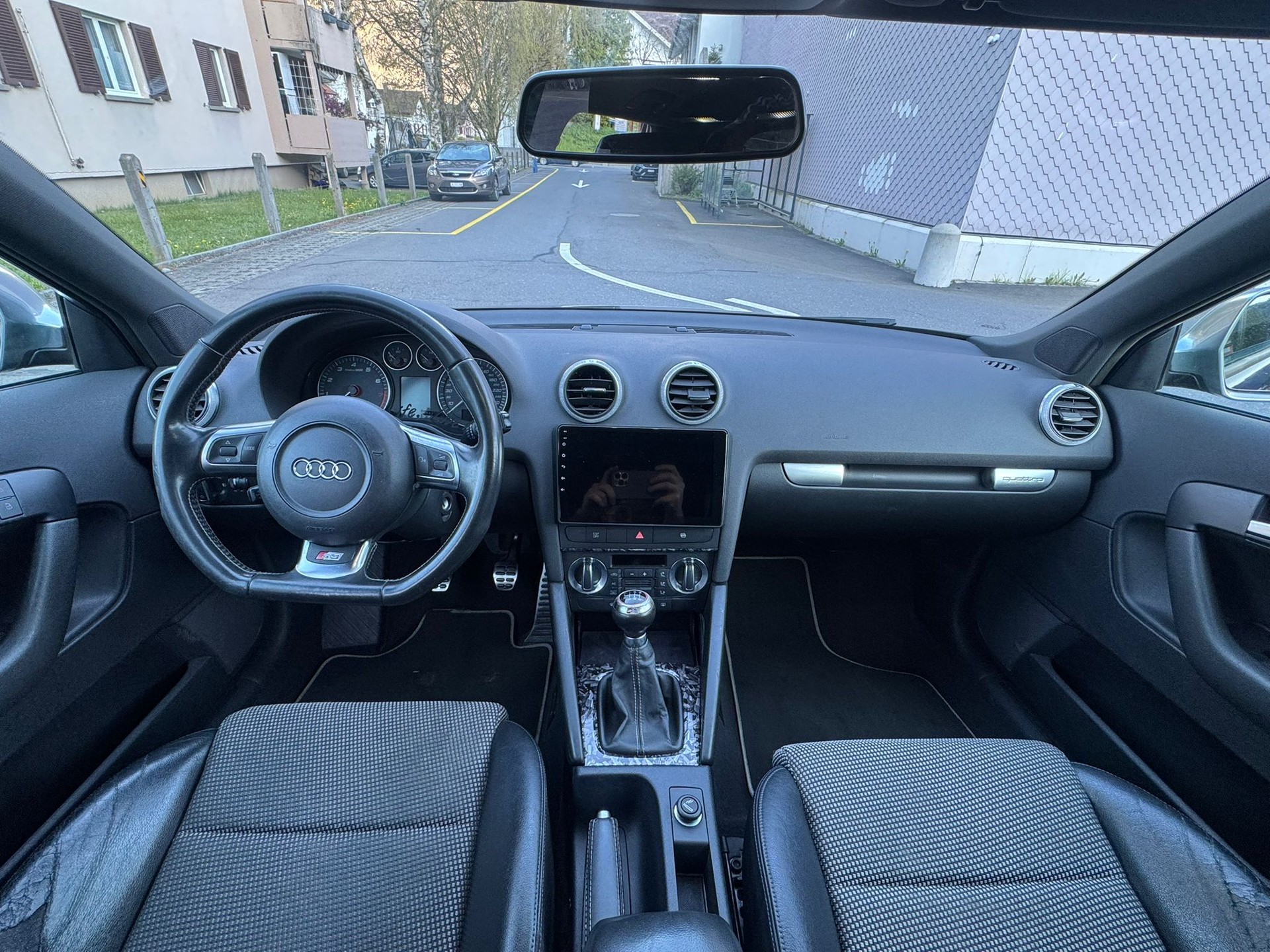 AUDI S3 Sportback 2.0 TFSI quattro-image-2