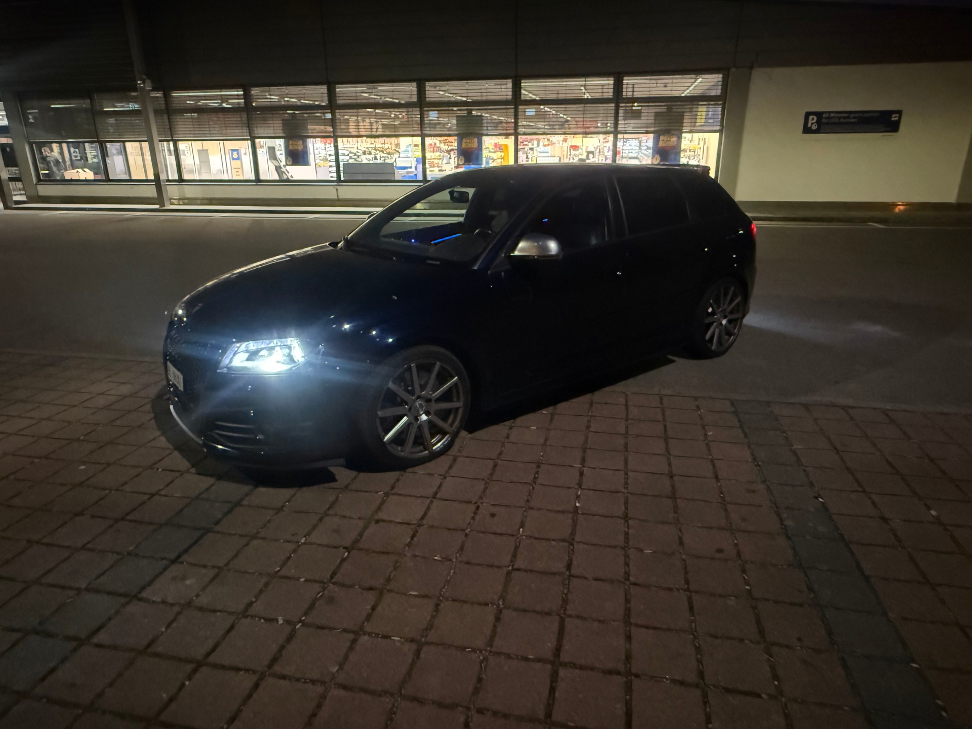 AUDI S3 Sportback 2.0 TFSI quattro-image-8