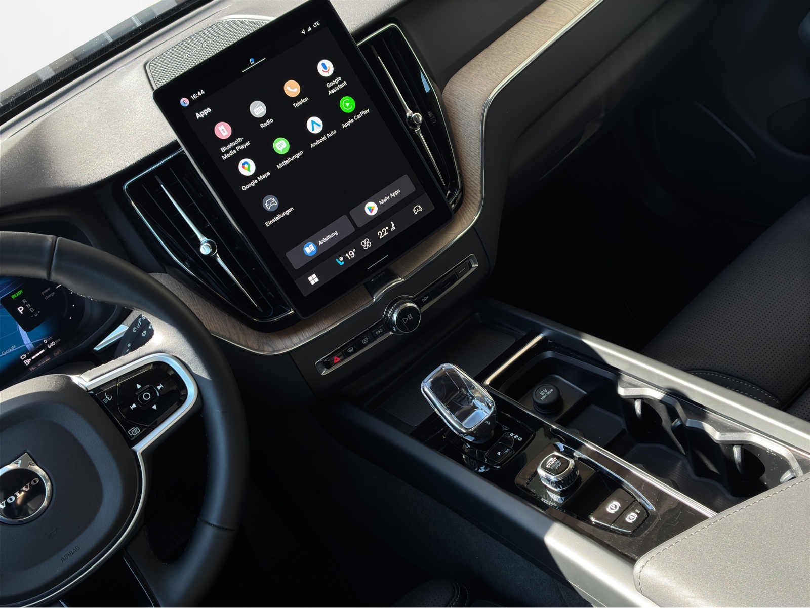 VOLVO XC60 2.0 T8 TE Plus Dark eAWD-image-16