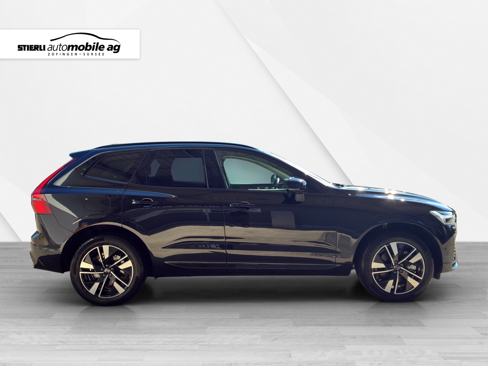 VOLVO XC60 2.0 T8 TE Plus Dark eAWD-showroom-element-3