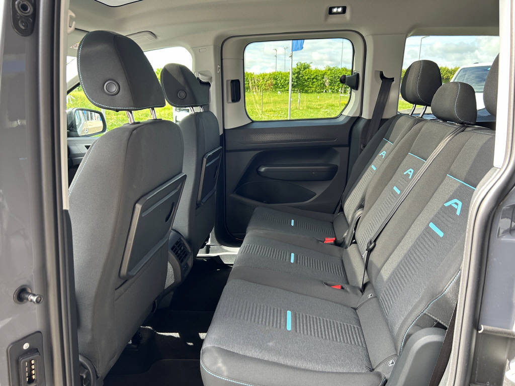 FORD TOURNEO Connect 1.5 EcoBoost 150 Active PHEV-image-14
