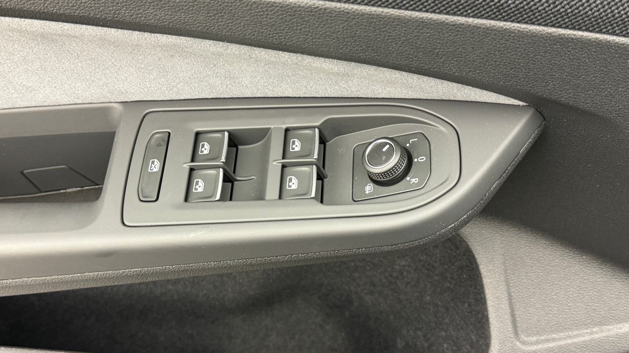 VW Golf 2.0 TSI R DSG 4 Motion-image-8