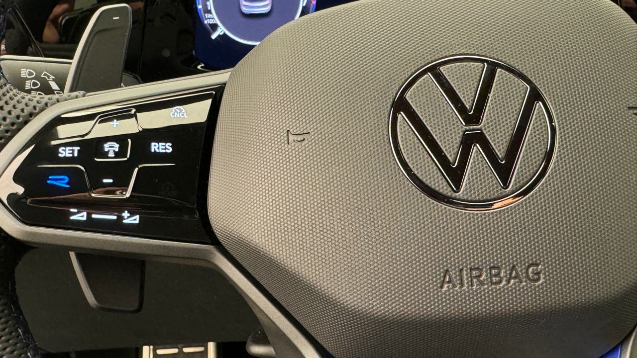 VW Golf 2.0 TSI R DSG 4 Motion-image-9