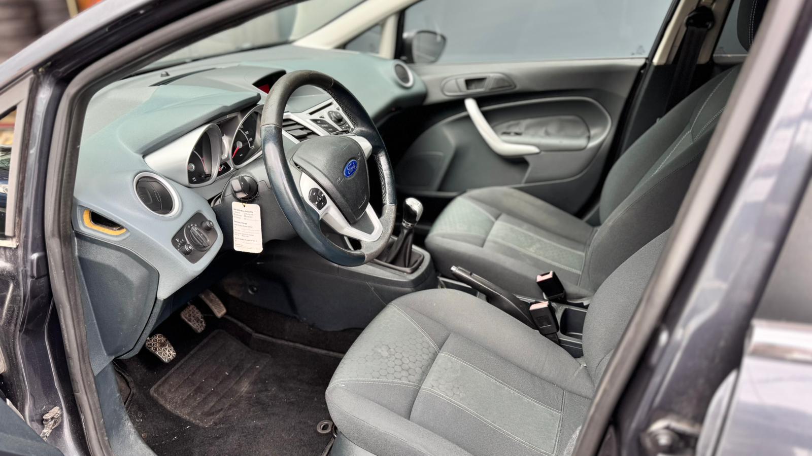 FORD Fiesta 1.6 16V Titanium-image-6