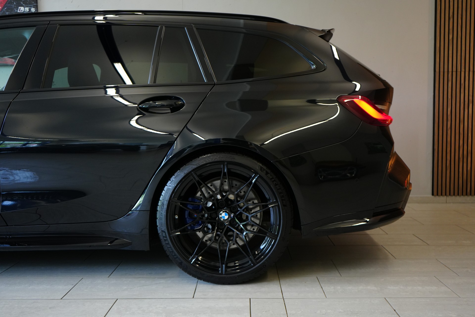 BMW M3 Touring xDrive Competition-image-10