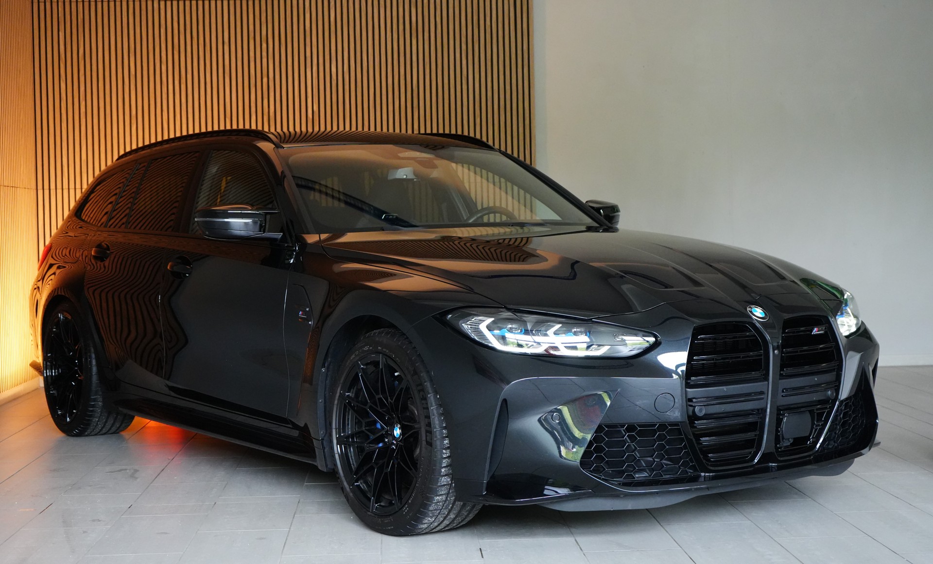 BMW M3 Touring xDrive Competition-image-3