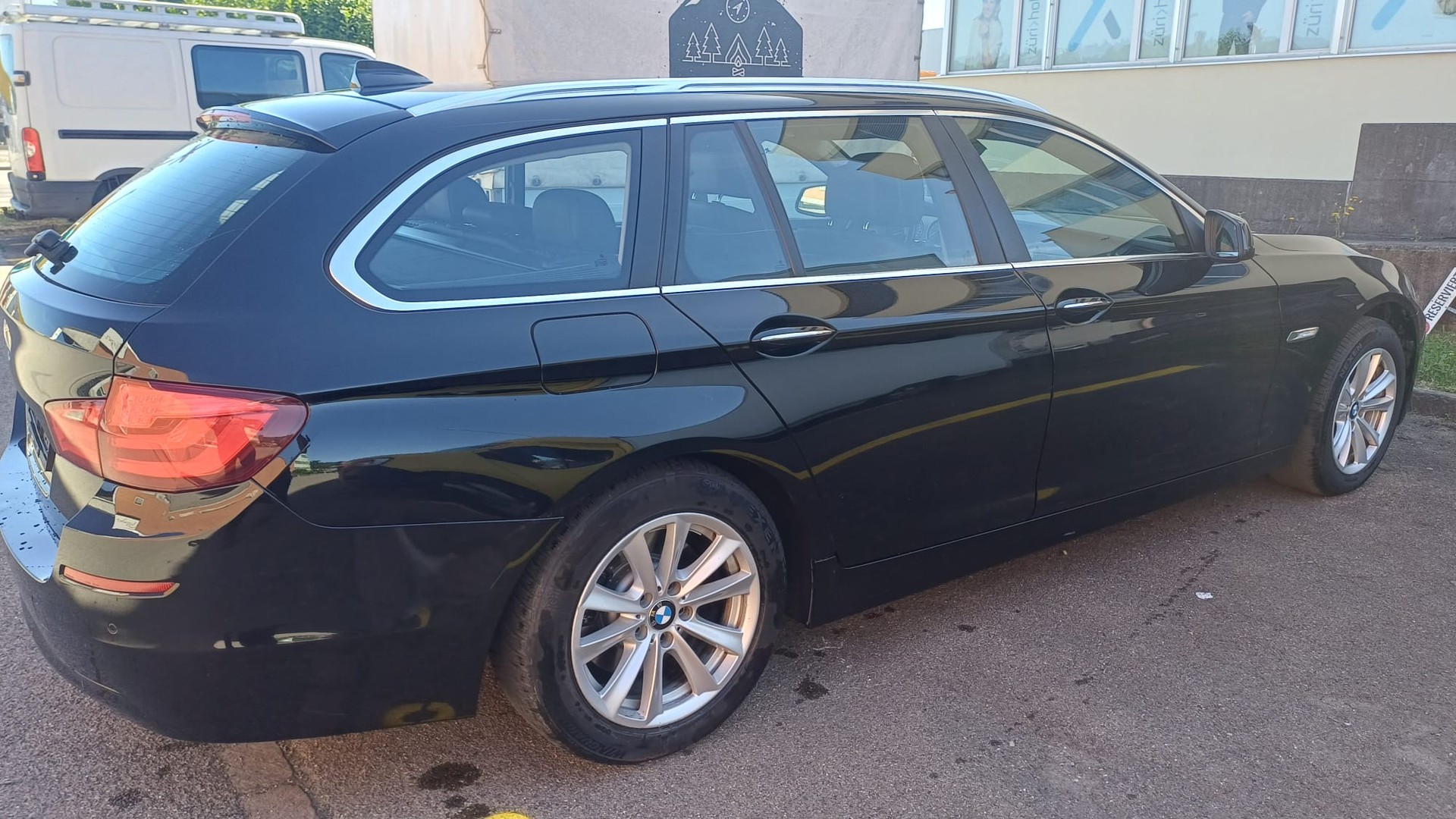BMW 528i xDrive Touring Steptronic-image-4