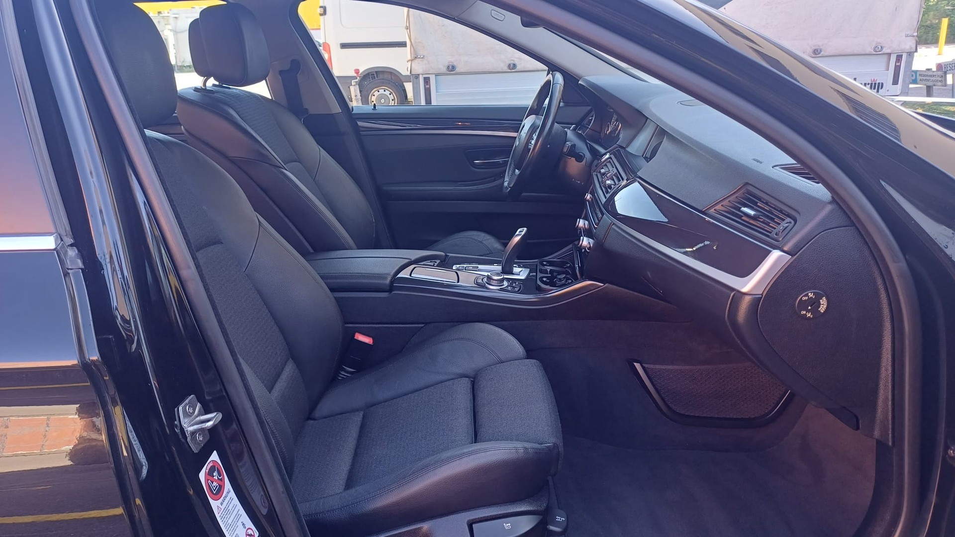 BMW 528i xDrive Touring Steptronic-image-10