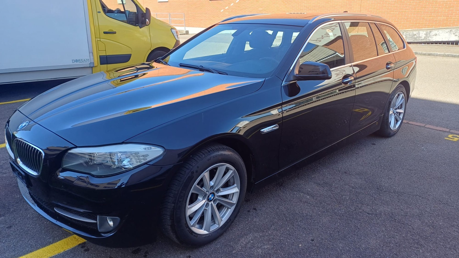 BMW 528i xDrive Touring Steptronic-image-1