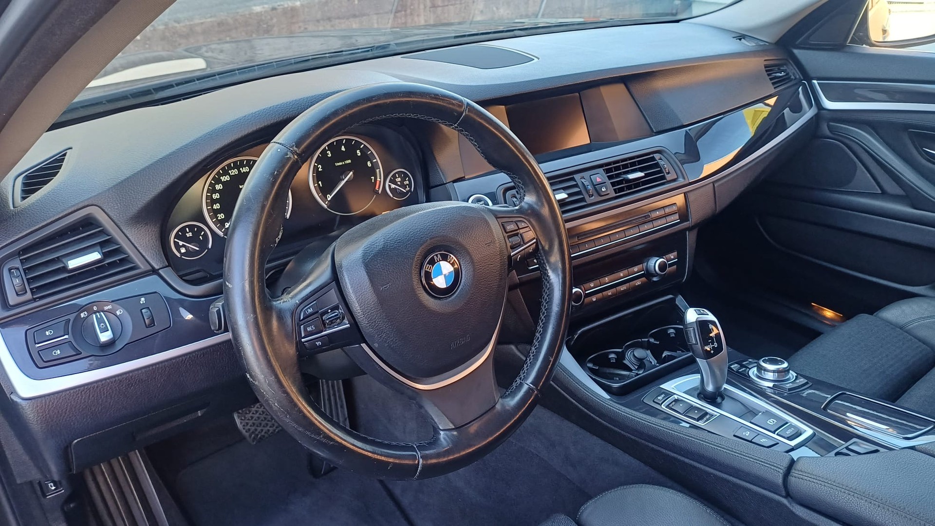 BMW 528i xDrive Touring Steptronic-image-9