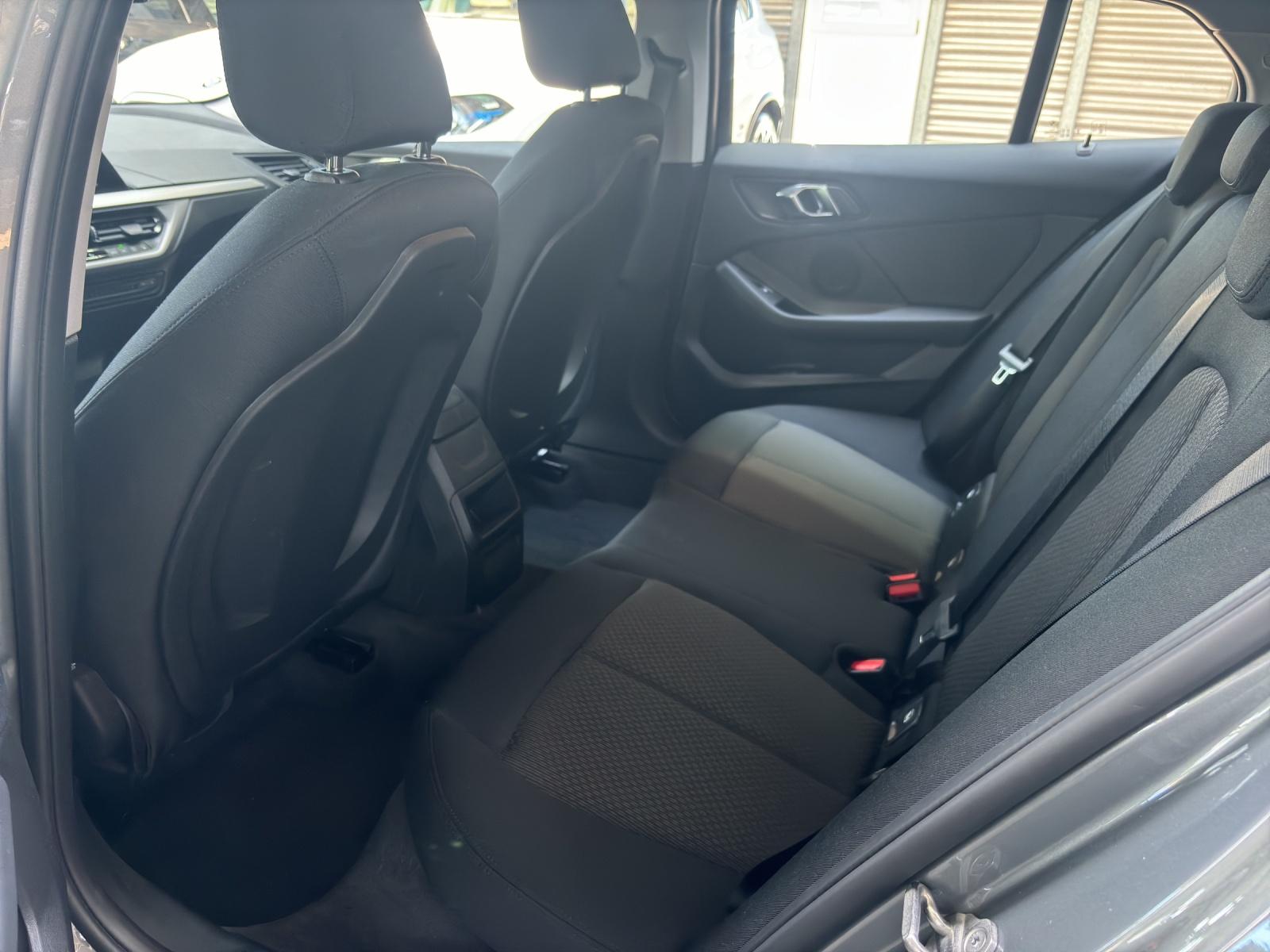 BMW 120d xDrive-image-14