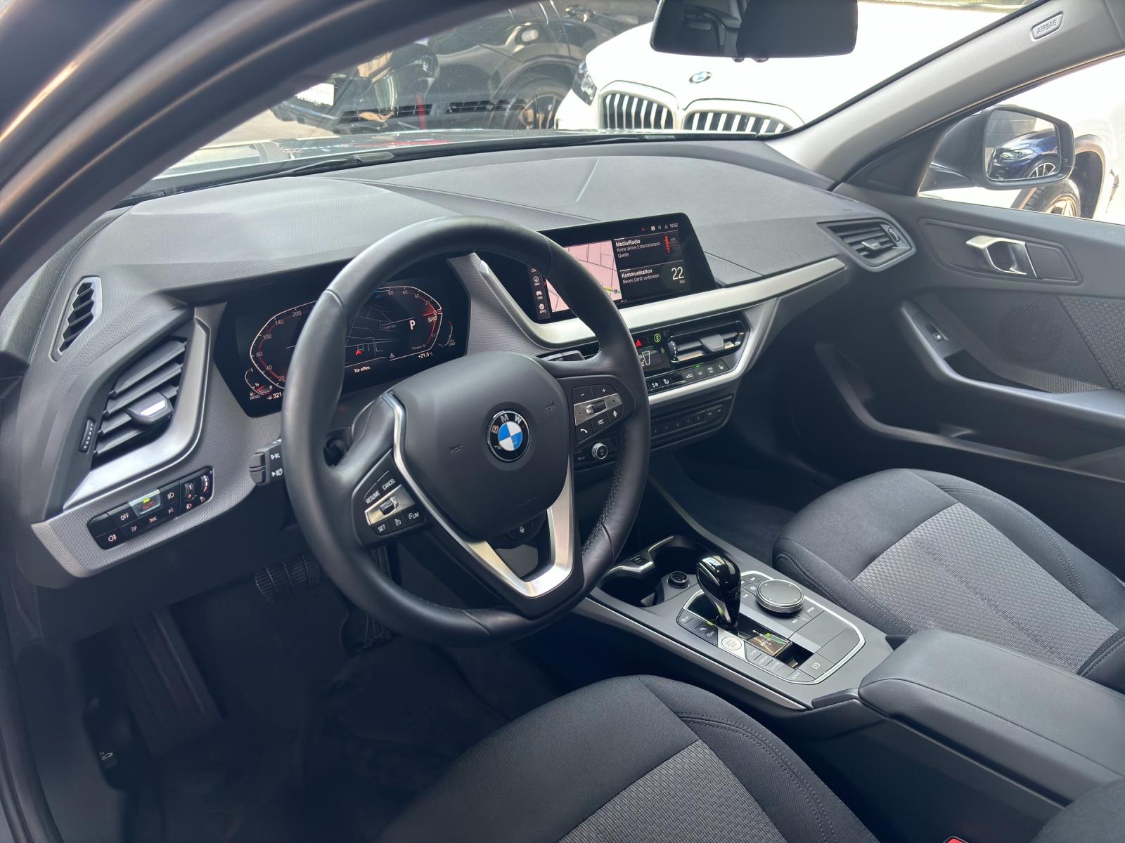 BMW 120d xDrive-image-16