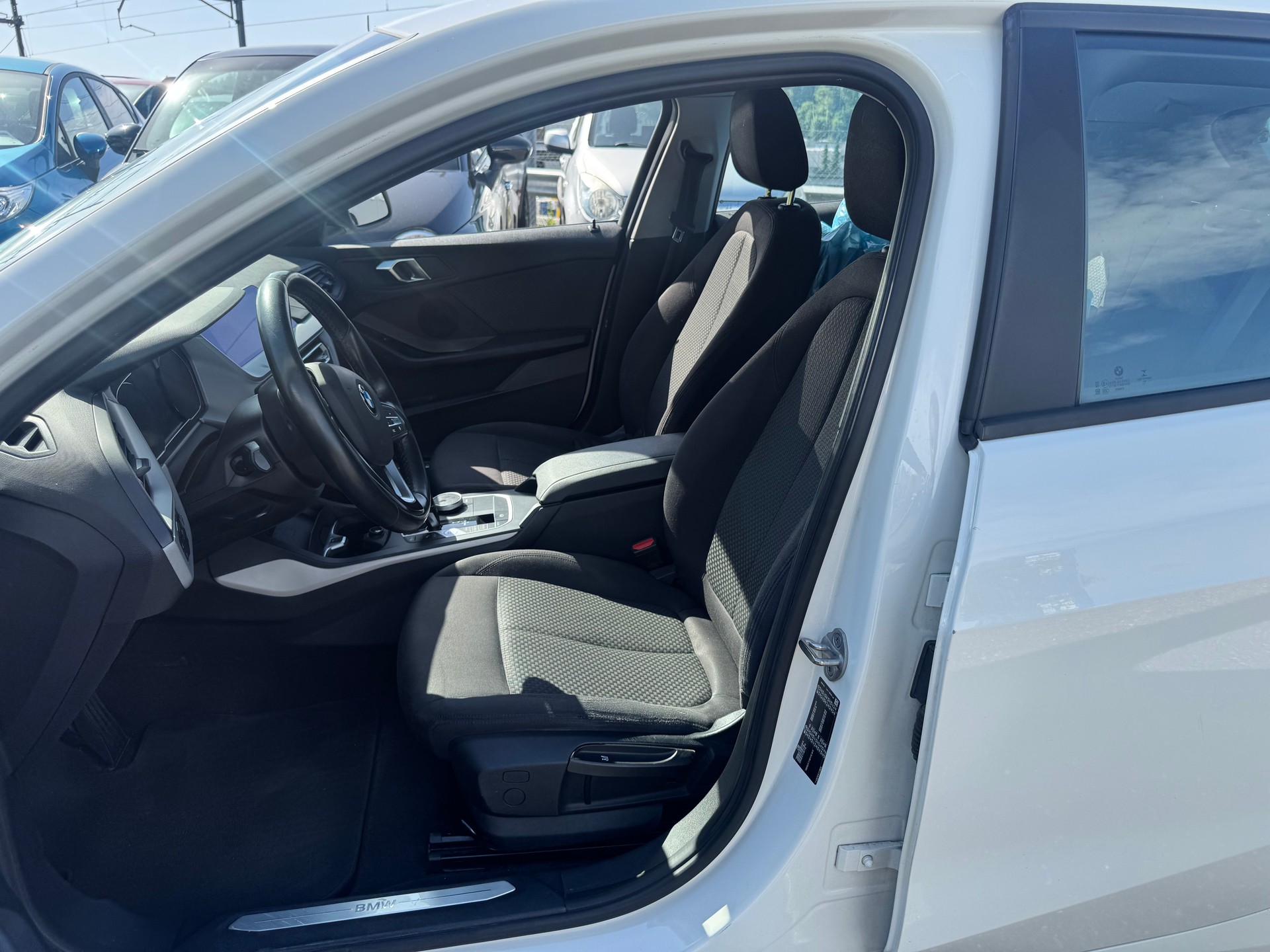 BMW 118i Steptronic Essential Edition-image-7