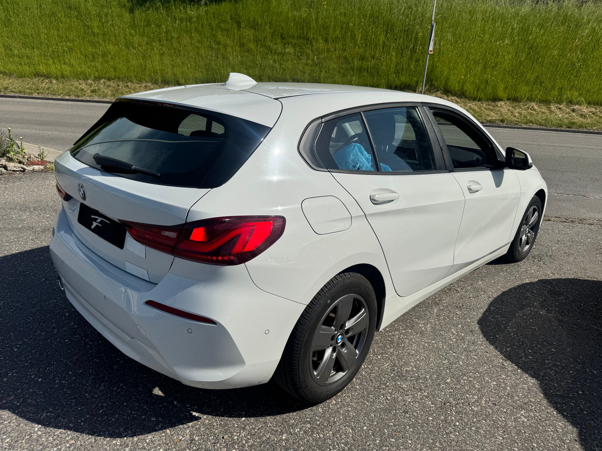BMW 118i Steptronic Essential Edition-image-3