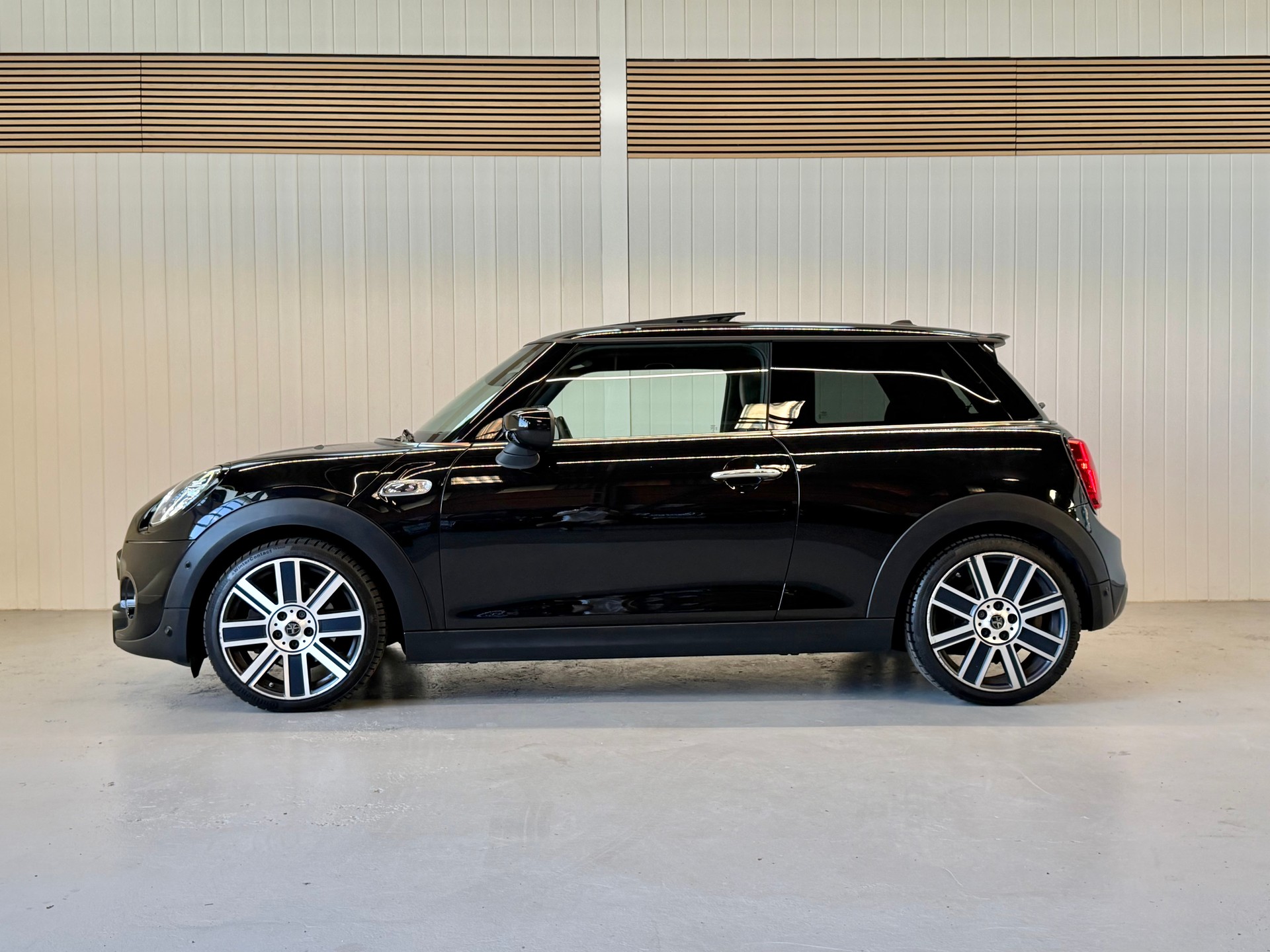 MINI Cooper S Steptronic DKG frisch ab MFK & Service-showroom-element-1