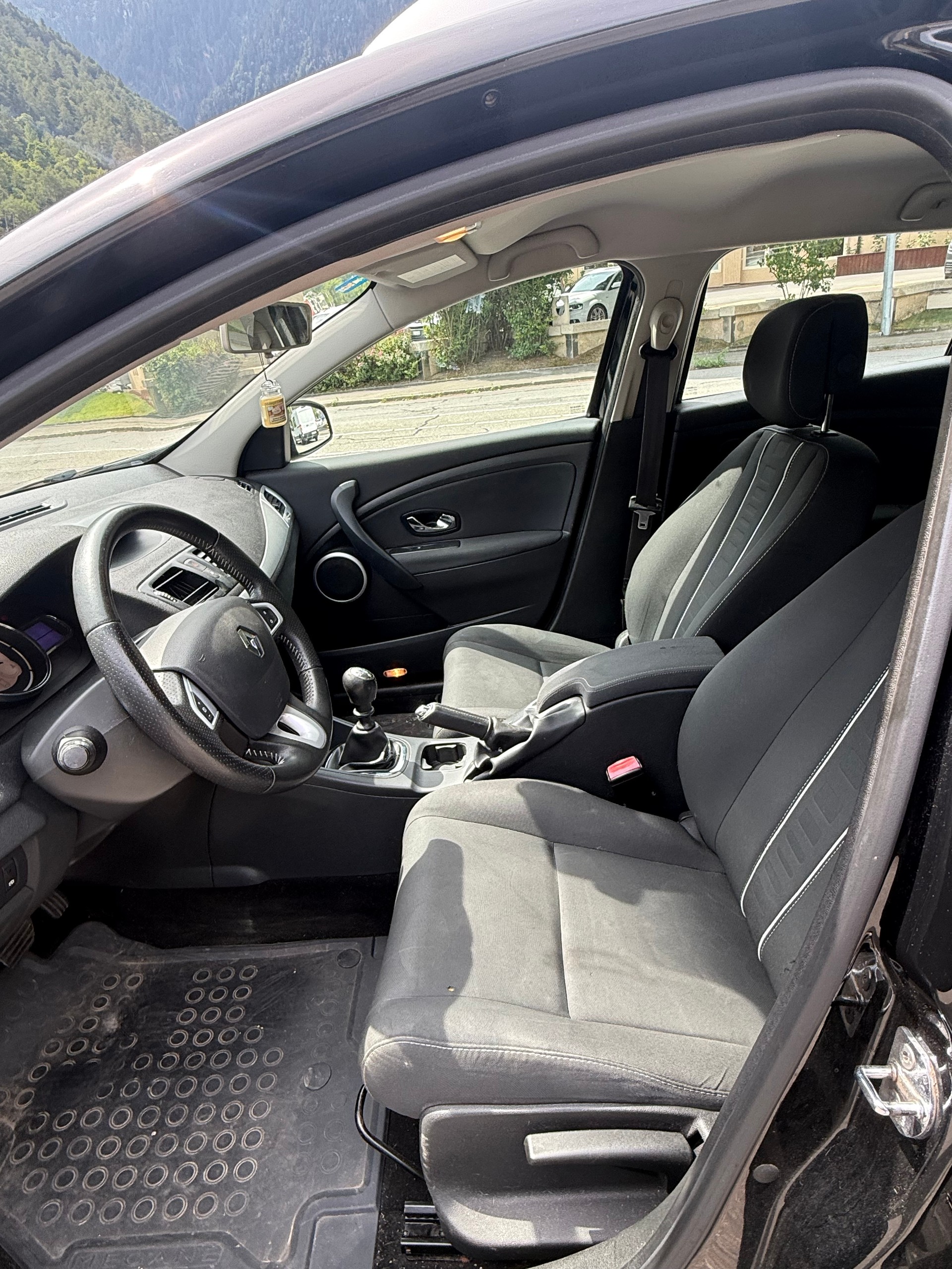 RENAULT Mégane Grandtour 1.2 16V Turbo Energy-image-8