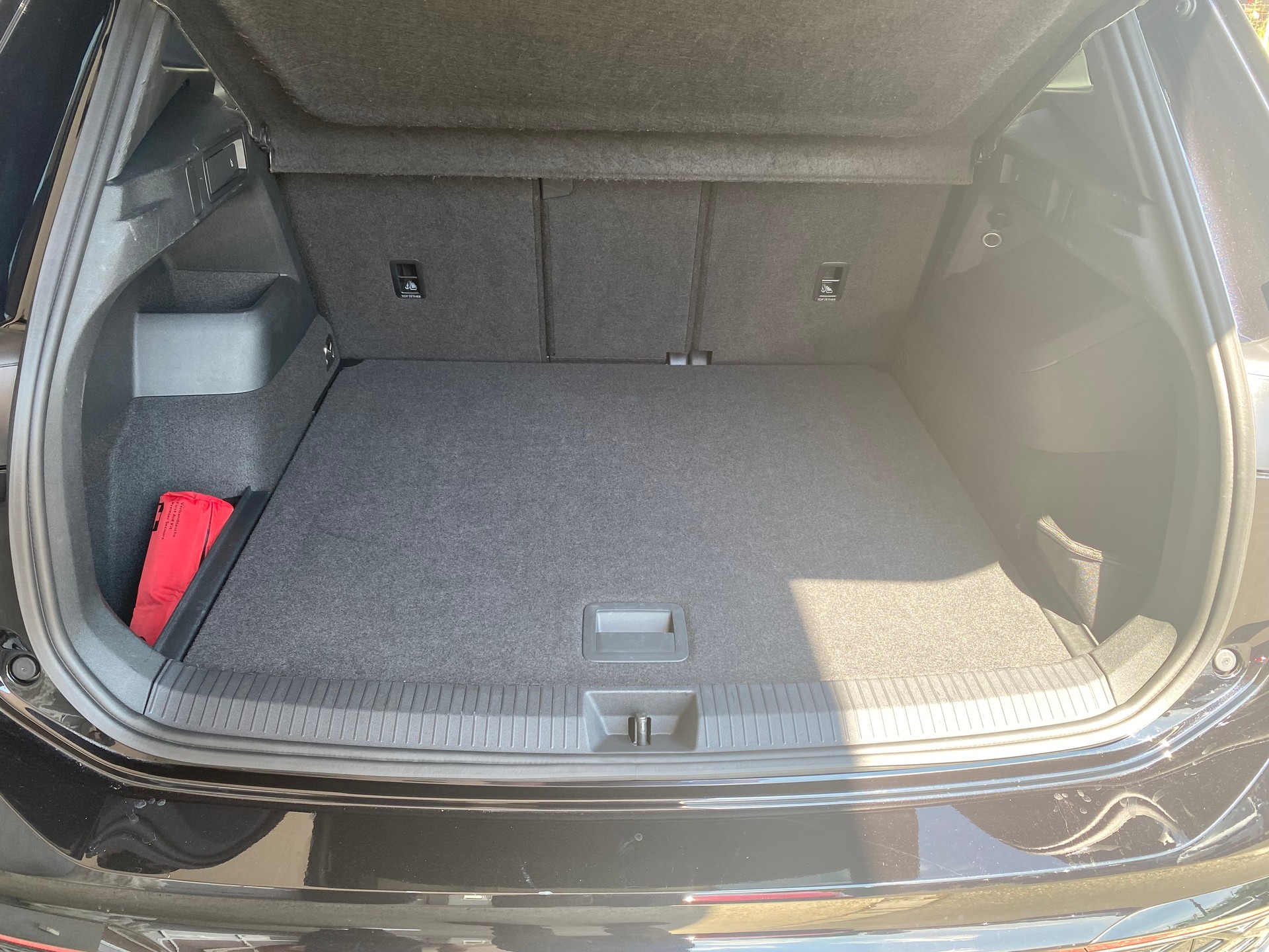 VW Tiguan 2.0 TSI 266PS DSG R-Line 4Motion **Panorama-Schiebe-Hebedach**-image-7