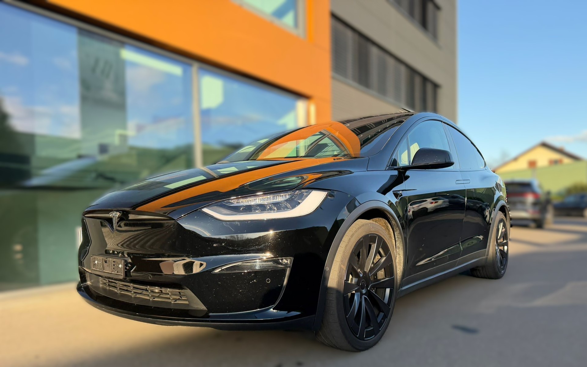 TESLA Model X Plaid-image-2