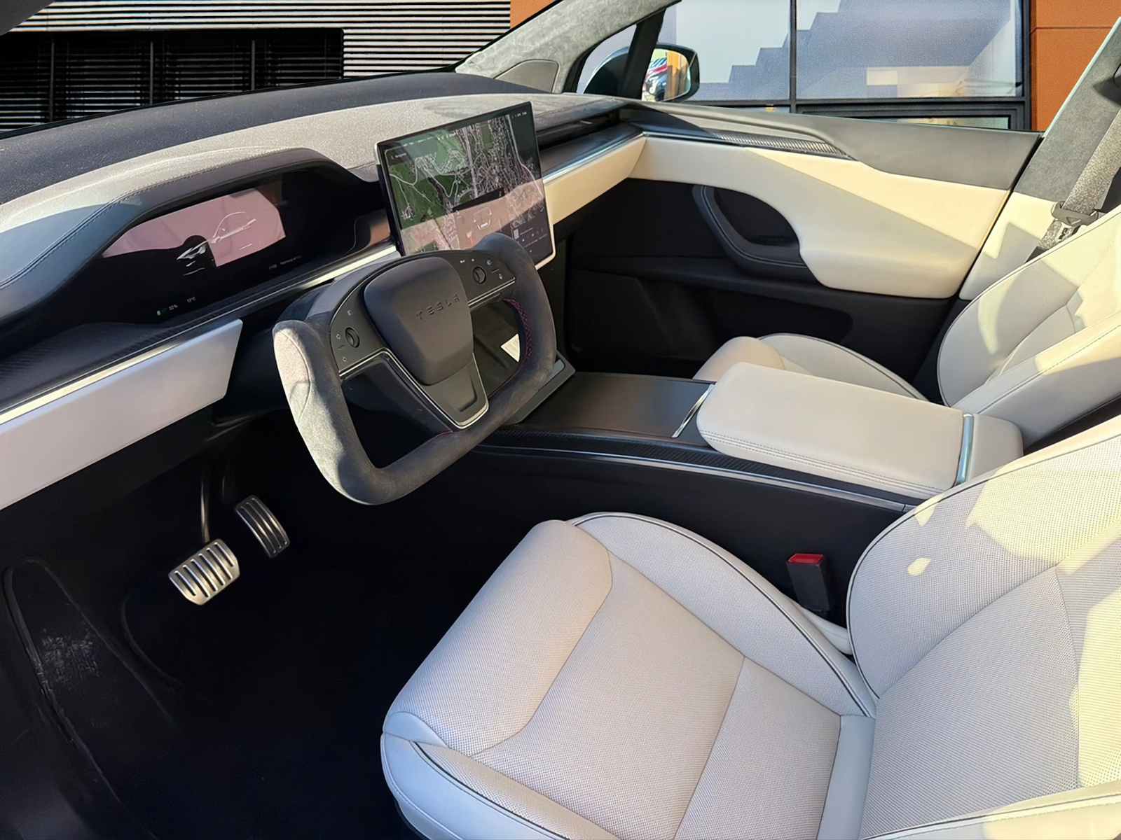 TESLA Model X Plaid-image-7