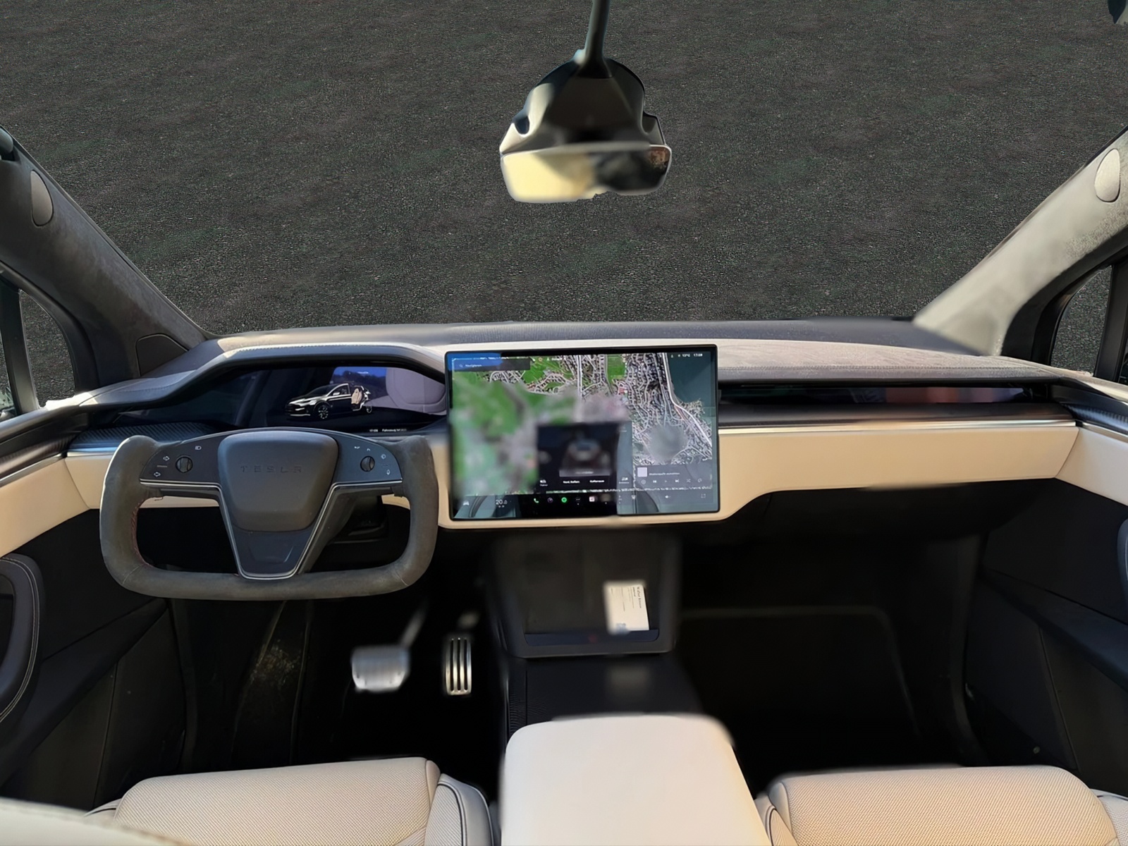 TESLA Model X Plaid-image-9