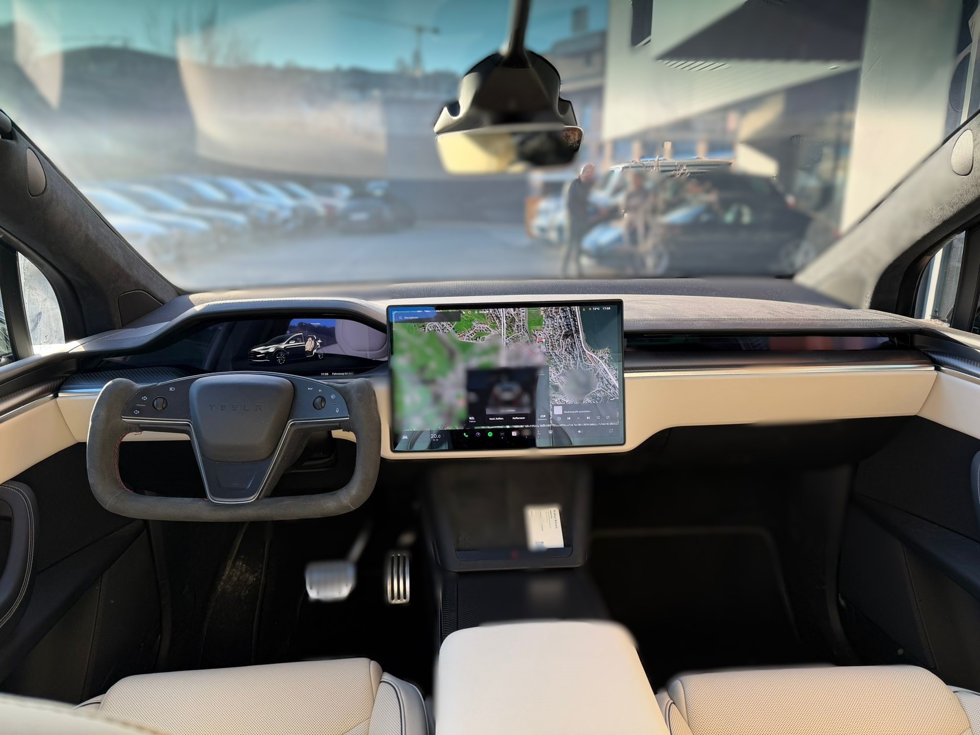 TESLA Model X Plaid-image-0