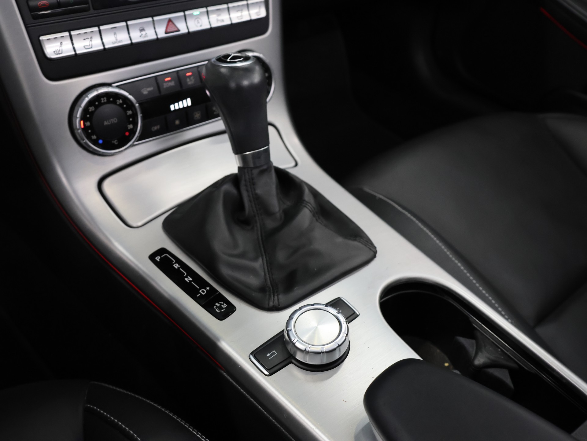 MERCEDES-BENZ SLK 350 7G-Tronic *Harman Kardon* *AMG Line* *Memory Sitze*-image-24