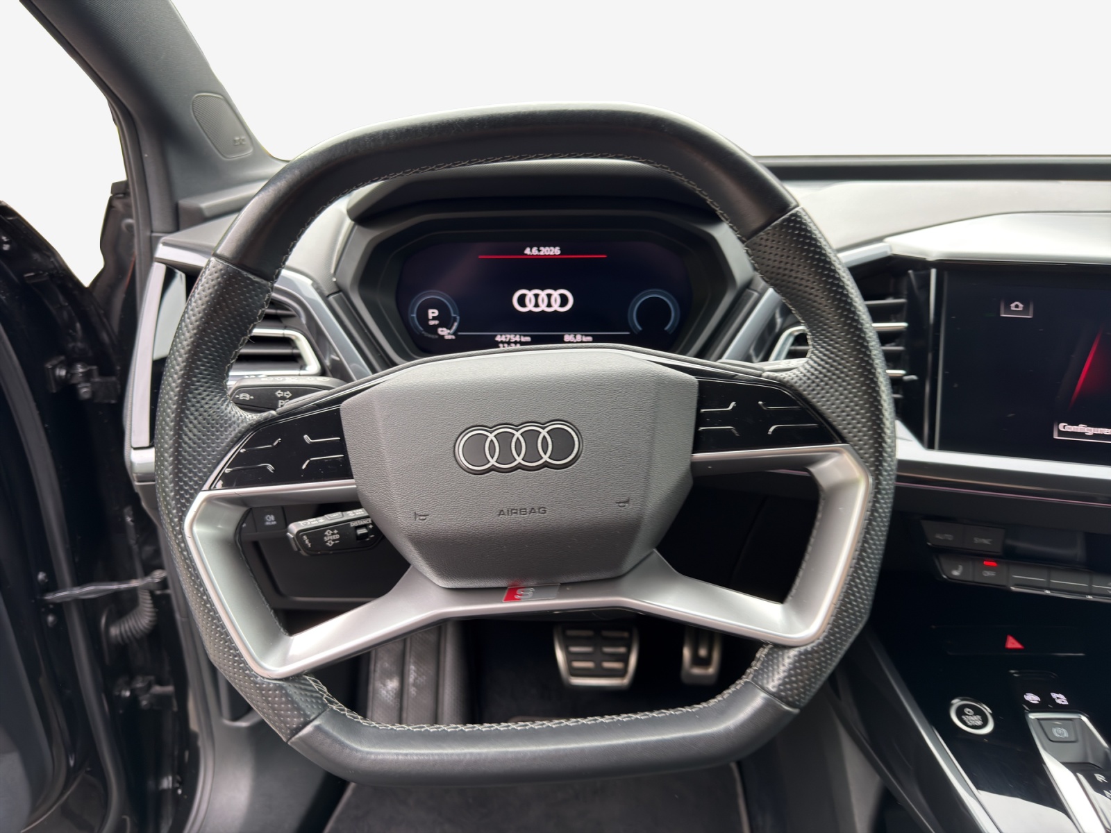 AUDI Q4 e-tron 50 quattro-image-10