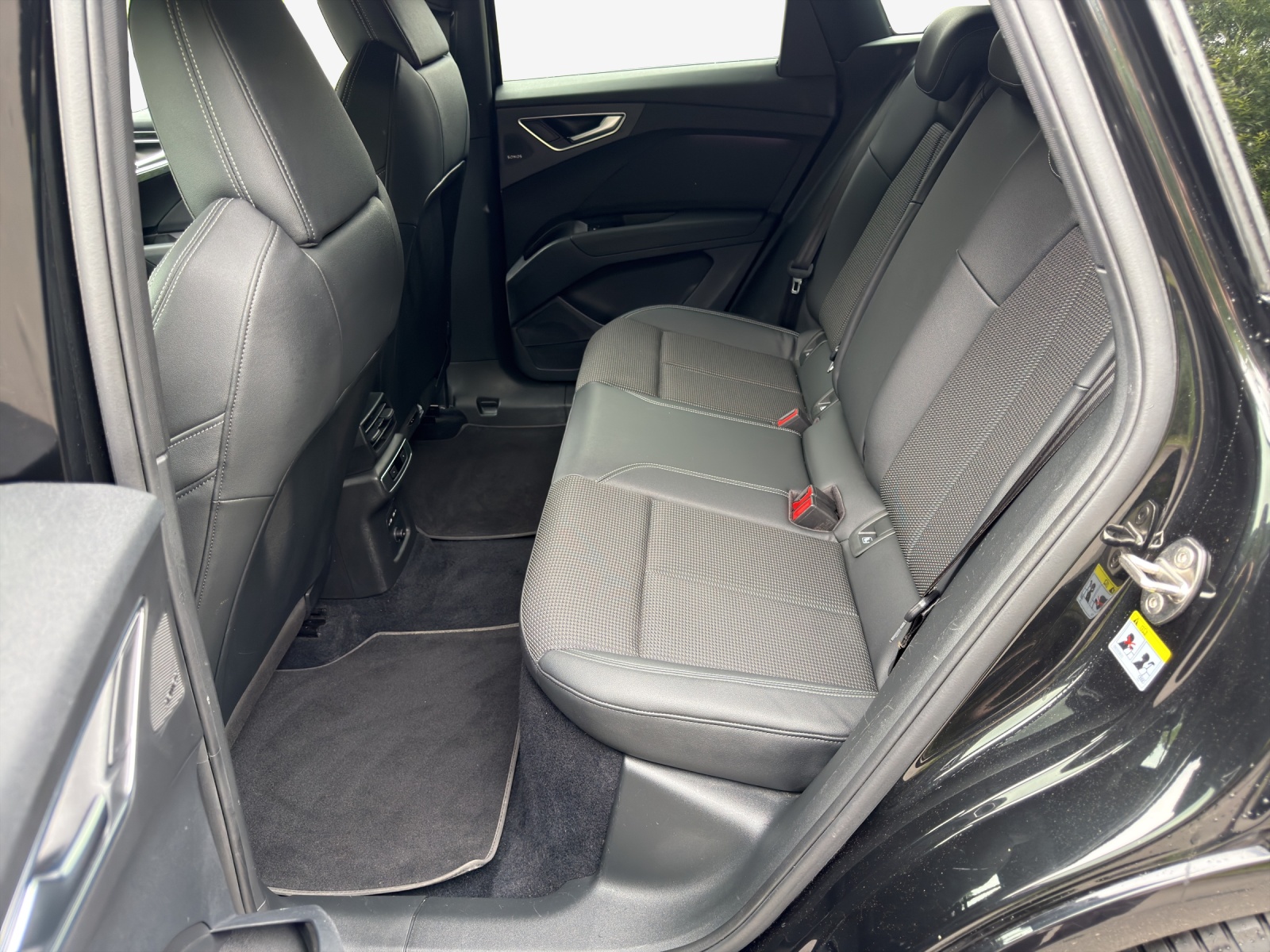 AUDI Q4 e-tron 50 quattro-image-12