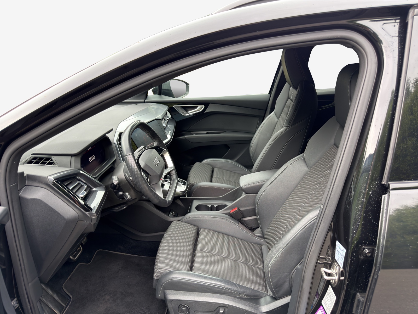 AUDI Q4 e-tron 50 quattro-image-8
