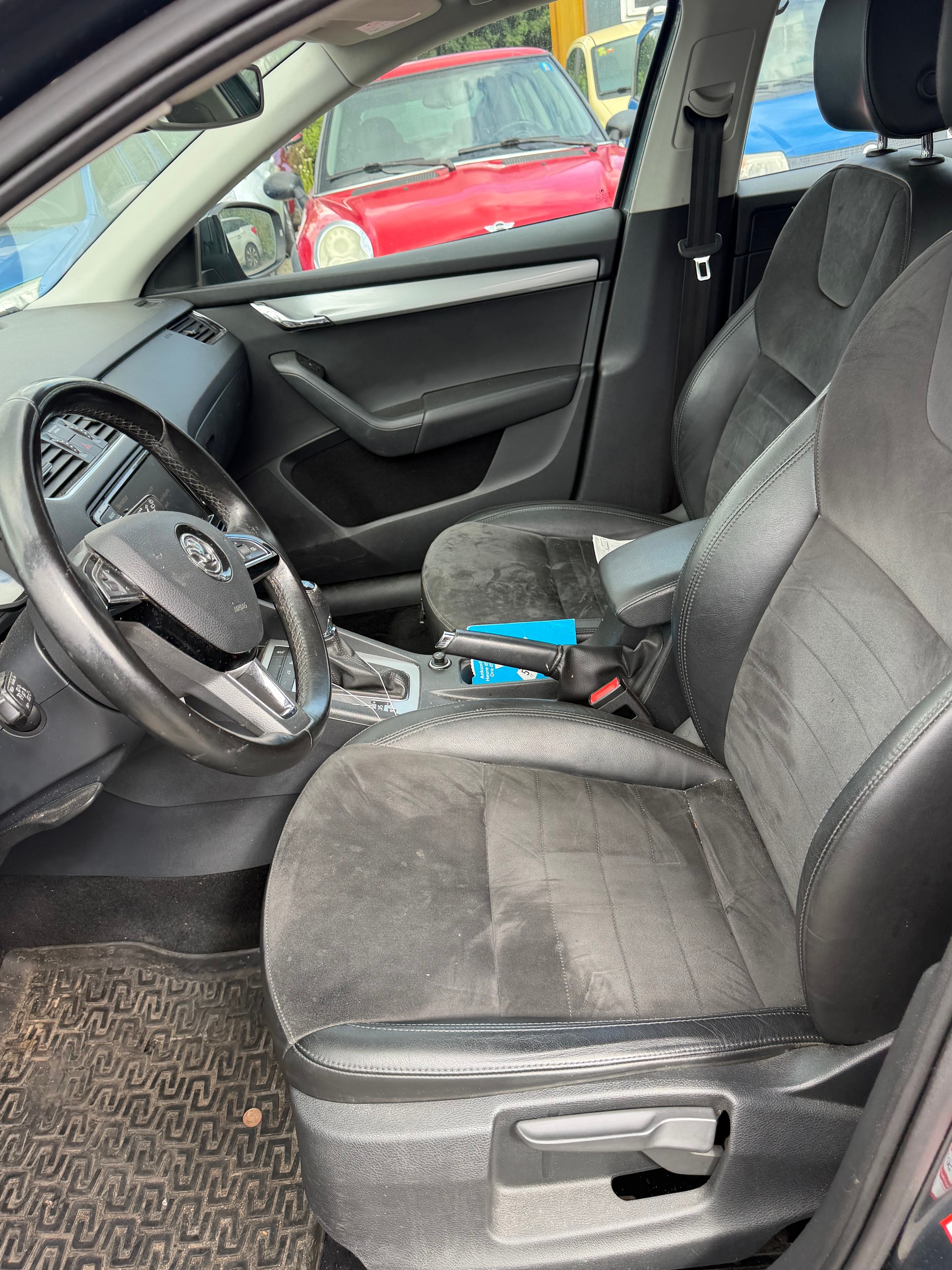 SKODA Octavia Combi 2.0 TDI Ambition 4x4 DSG-image-9