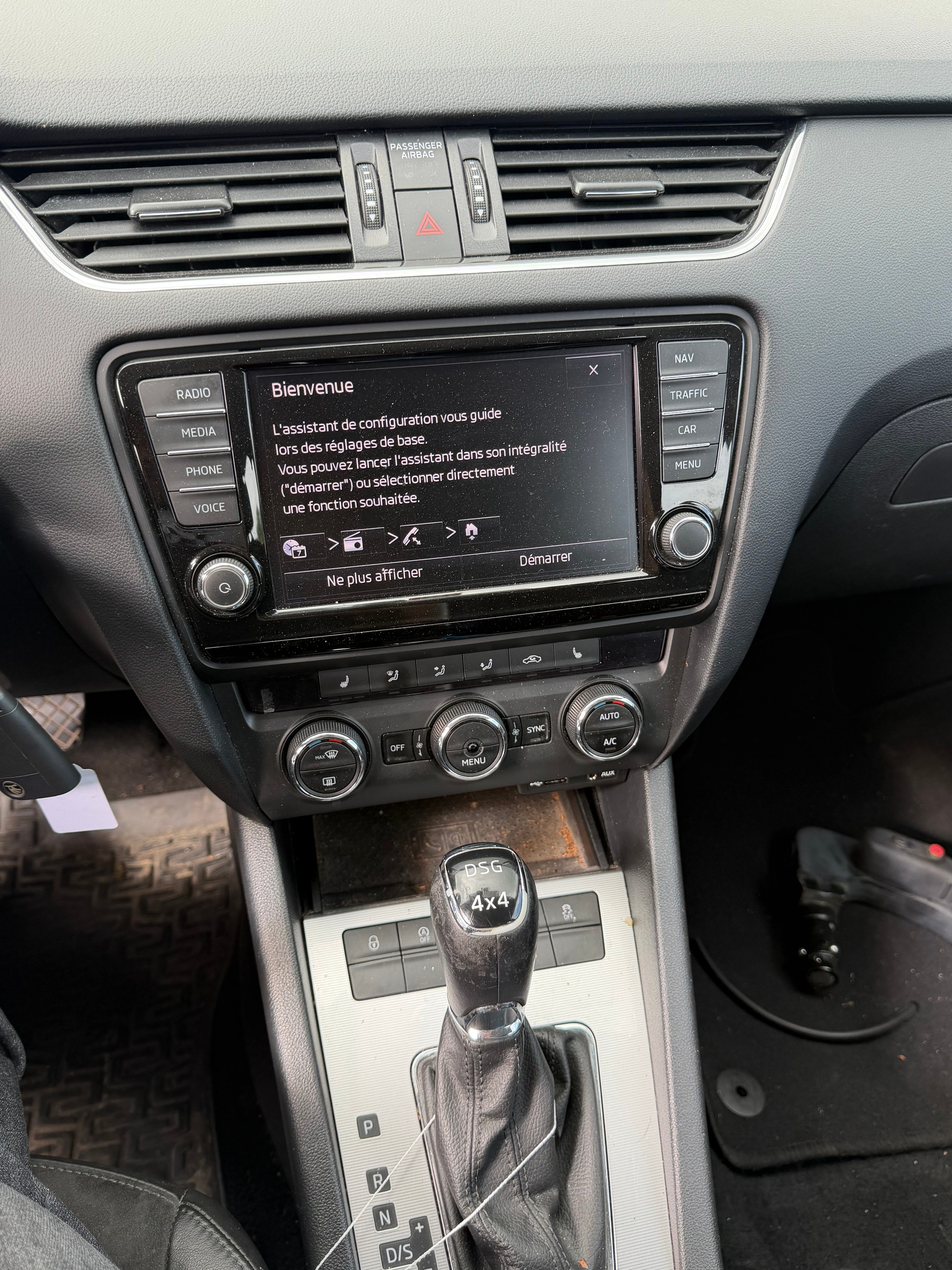 SKODA Octavia Combi 2.0 TDI Ambition 4x4 DSG-image-11