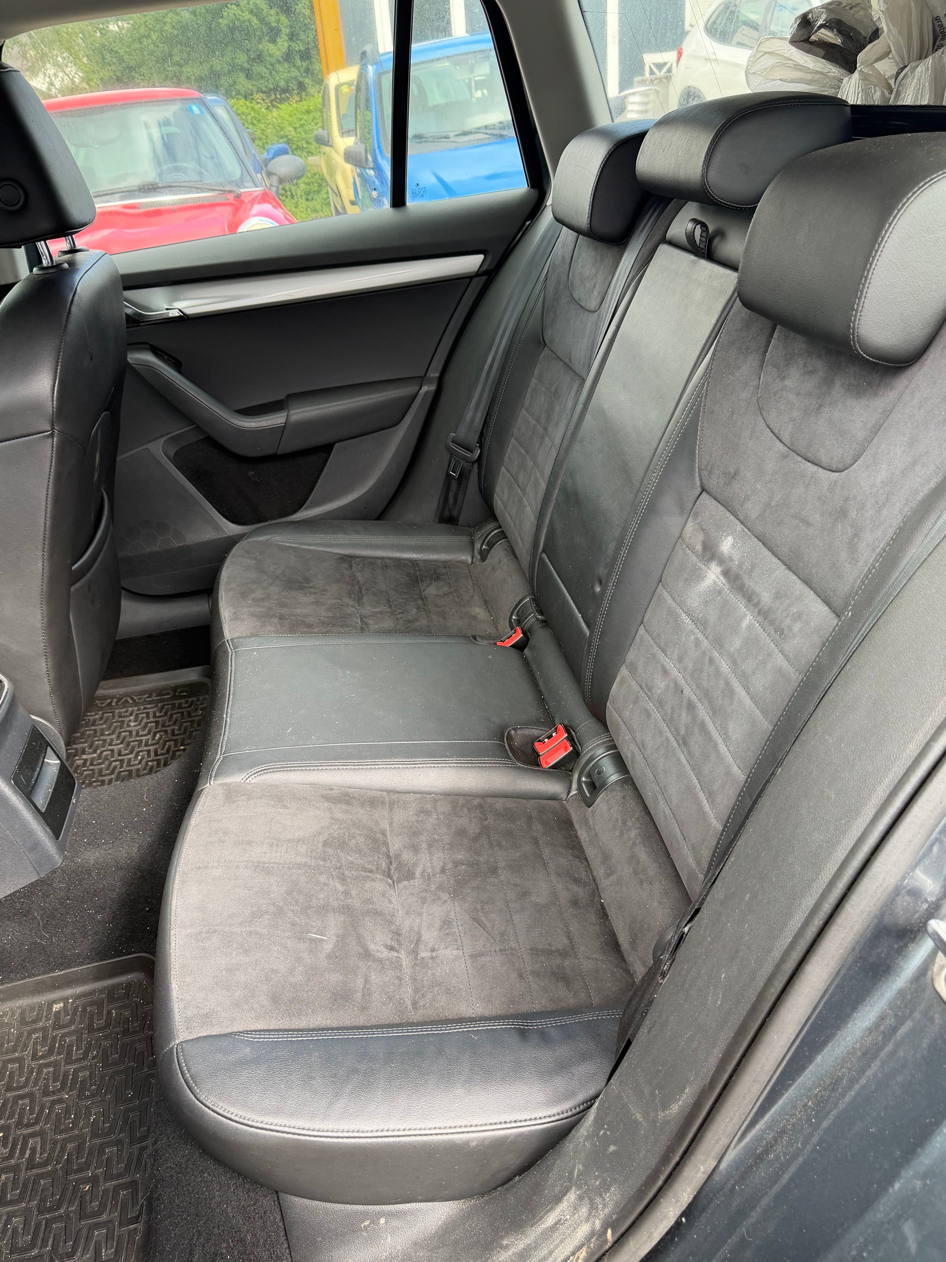 SKODA Octavia Combi 2.0 TDI Ambition 4x4 DSG-image-8