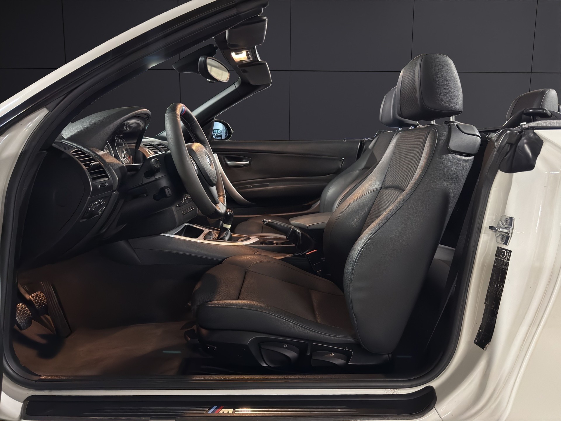 BMW 118i Cabrio-image-9