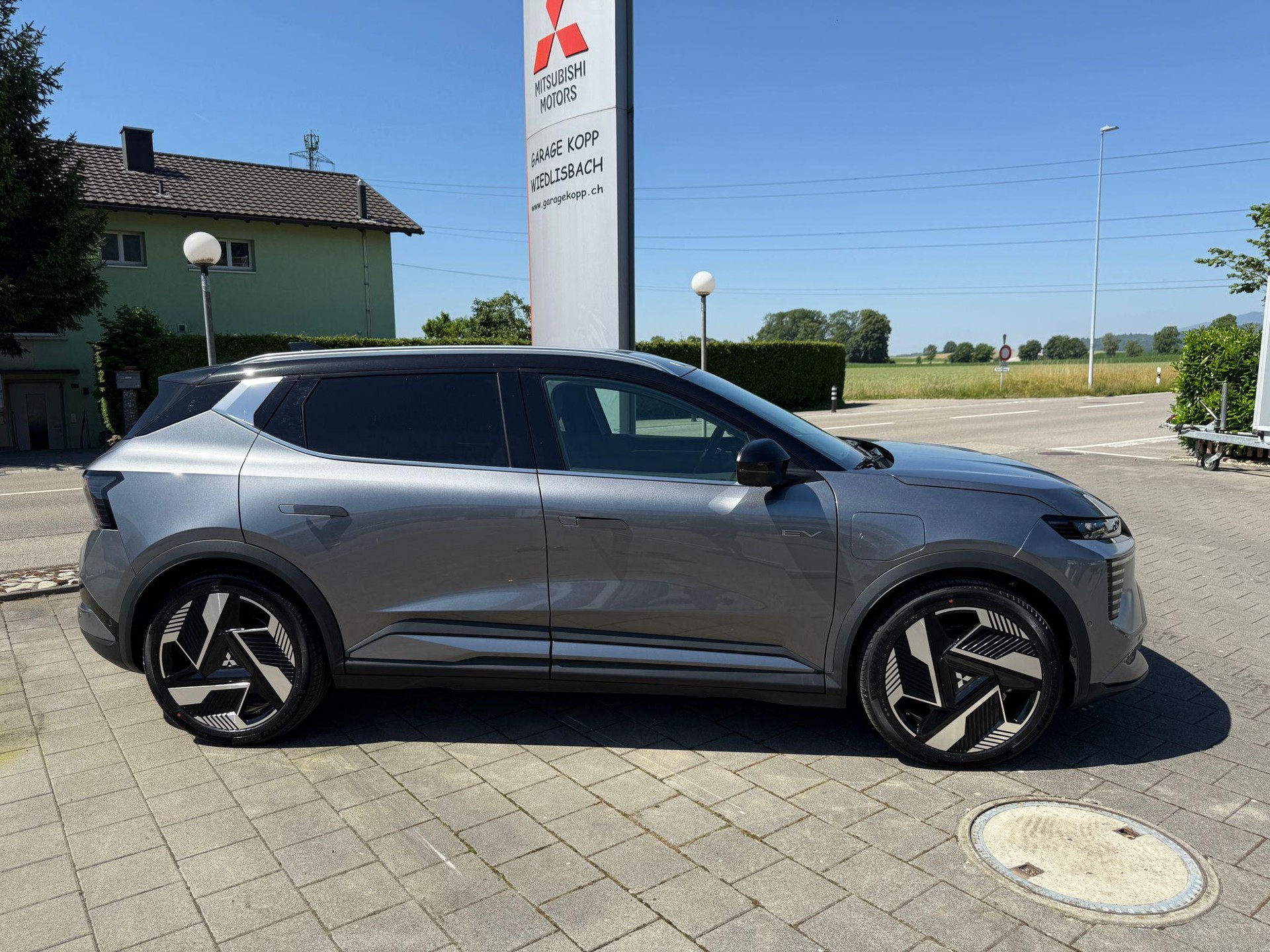 MITSUBISHI Eclipse Cross Instyle-showroom-element-1