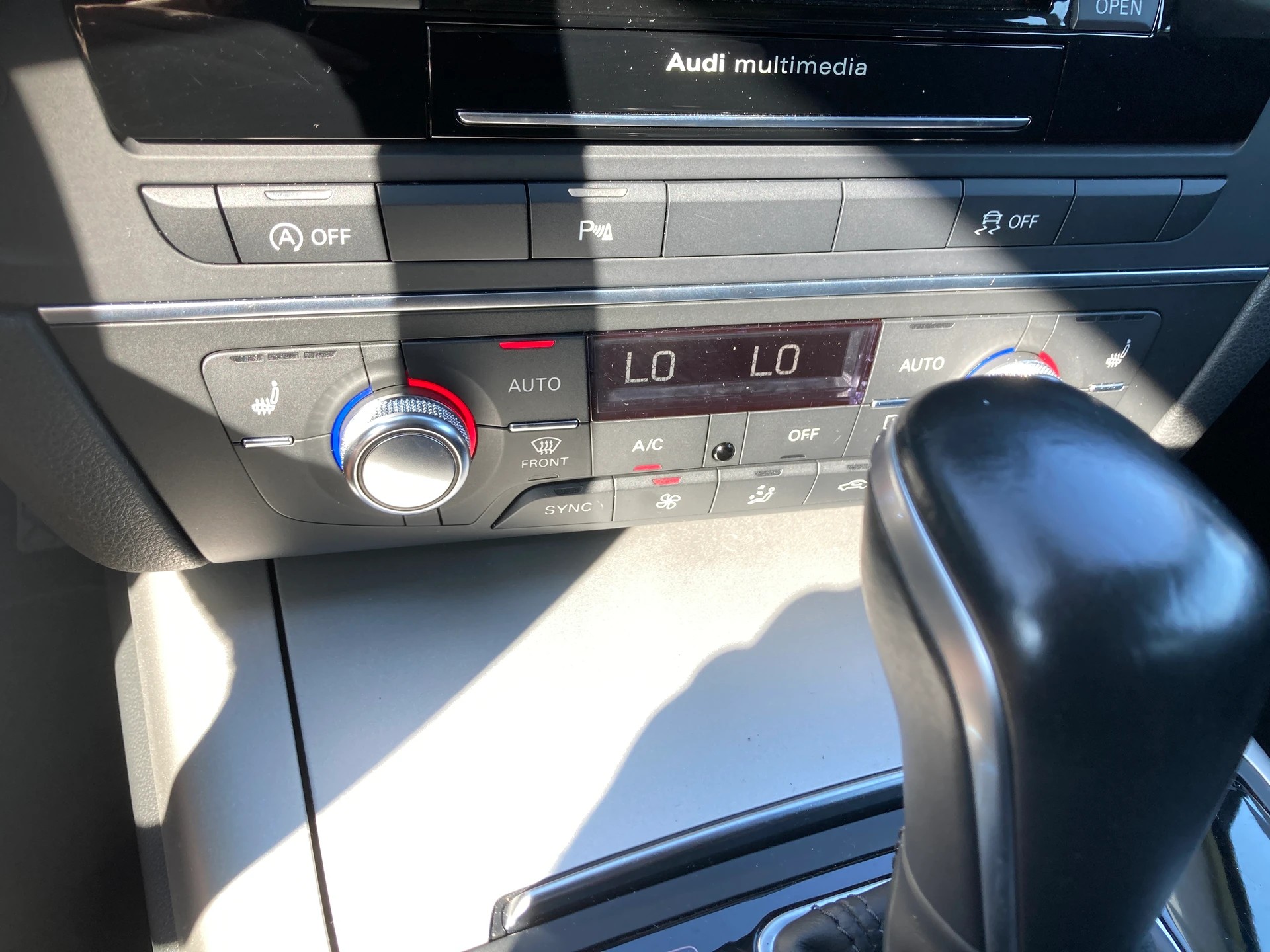 AUDI A6 Avant 3.0 TDI V6 Attraction quattro S-tronic-image-12