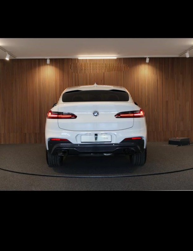 BMW M40i-image-3