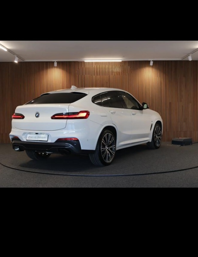BMW M40i-image-2