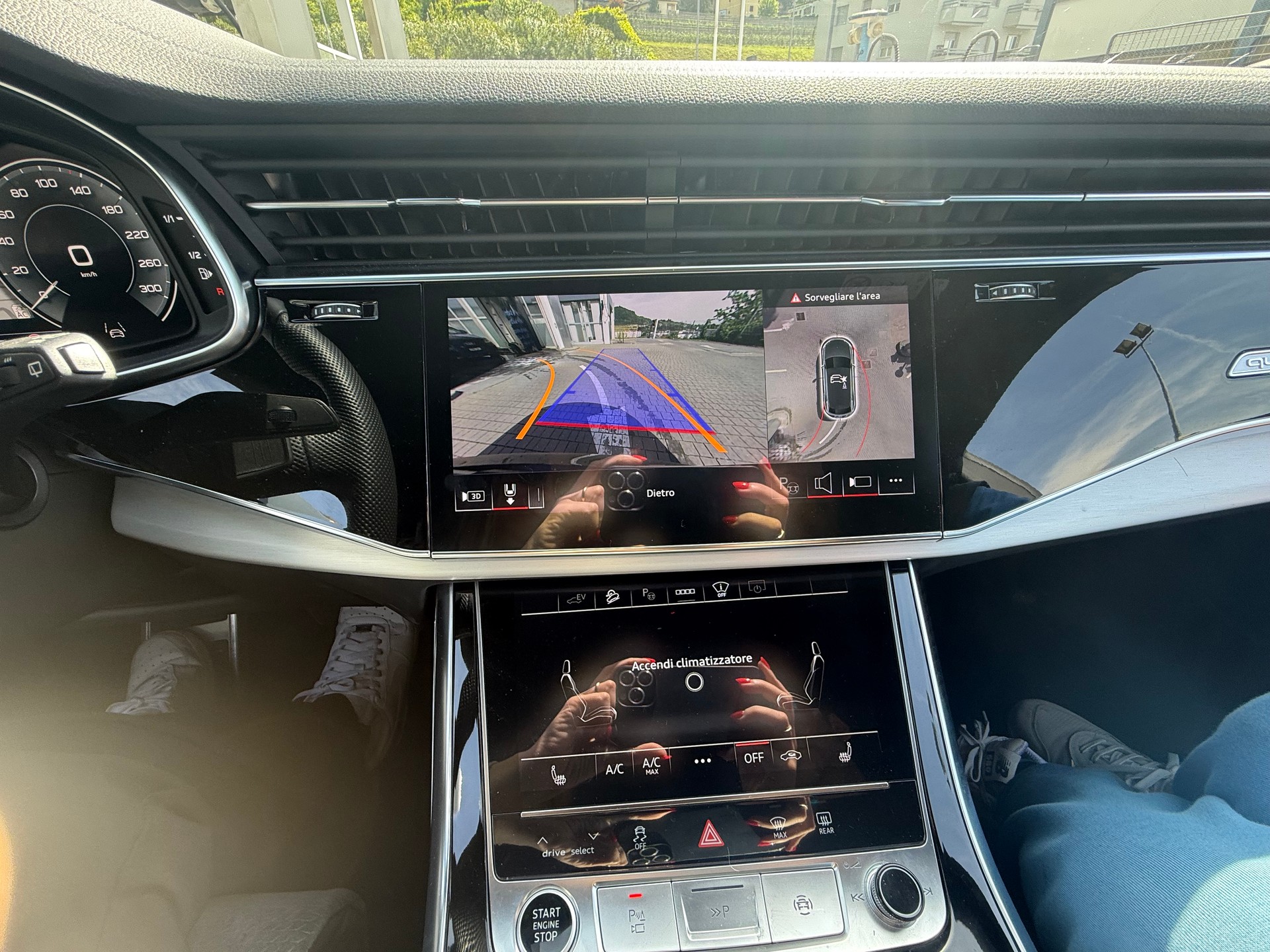 AUDI Q8 55 TFSI e quattro T-Tronic-image-4