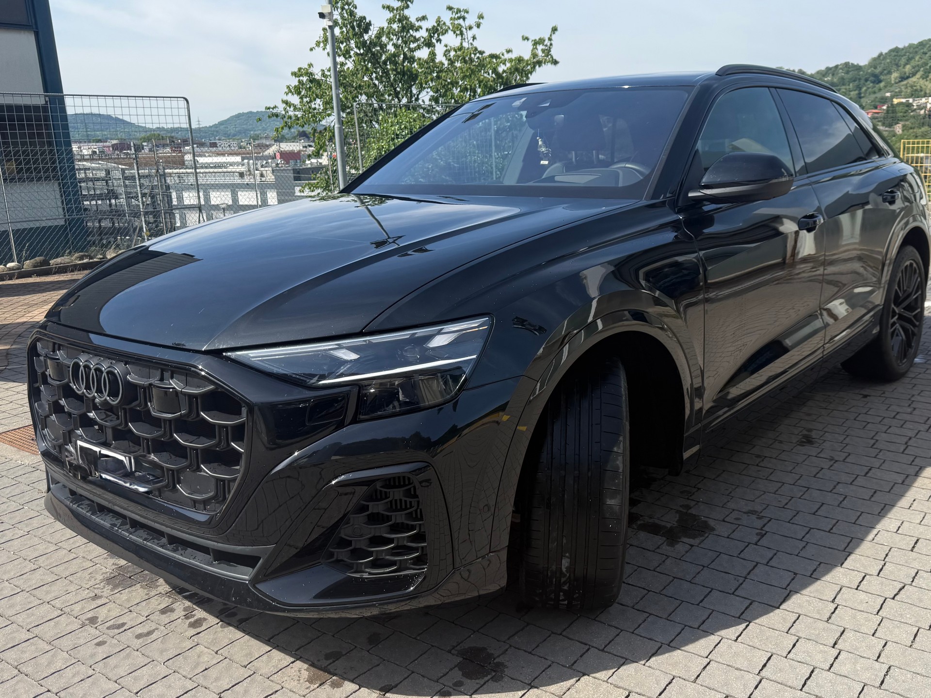 AUDI Q8 55 TFSI e quattro T-Tronic-image-5