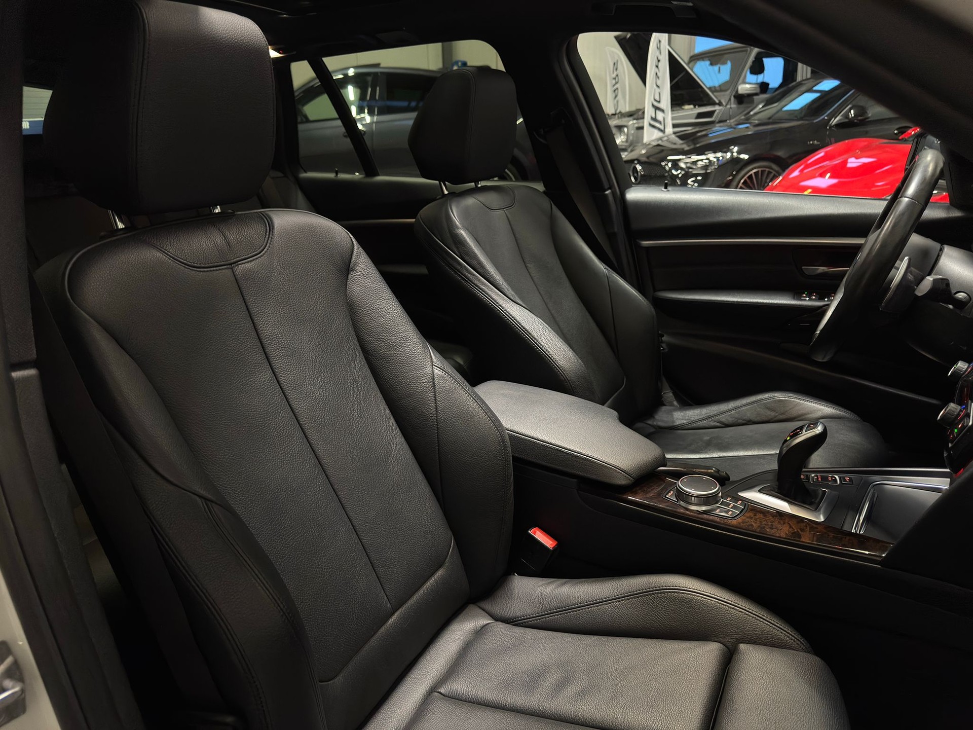 BMW 340i xDrive SAG Touring-image-11
