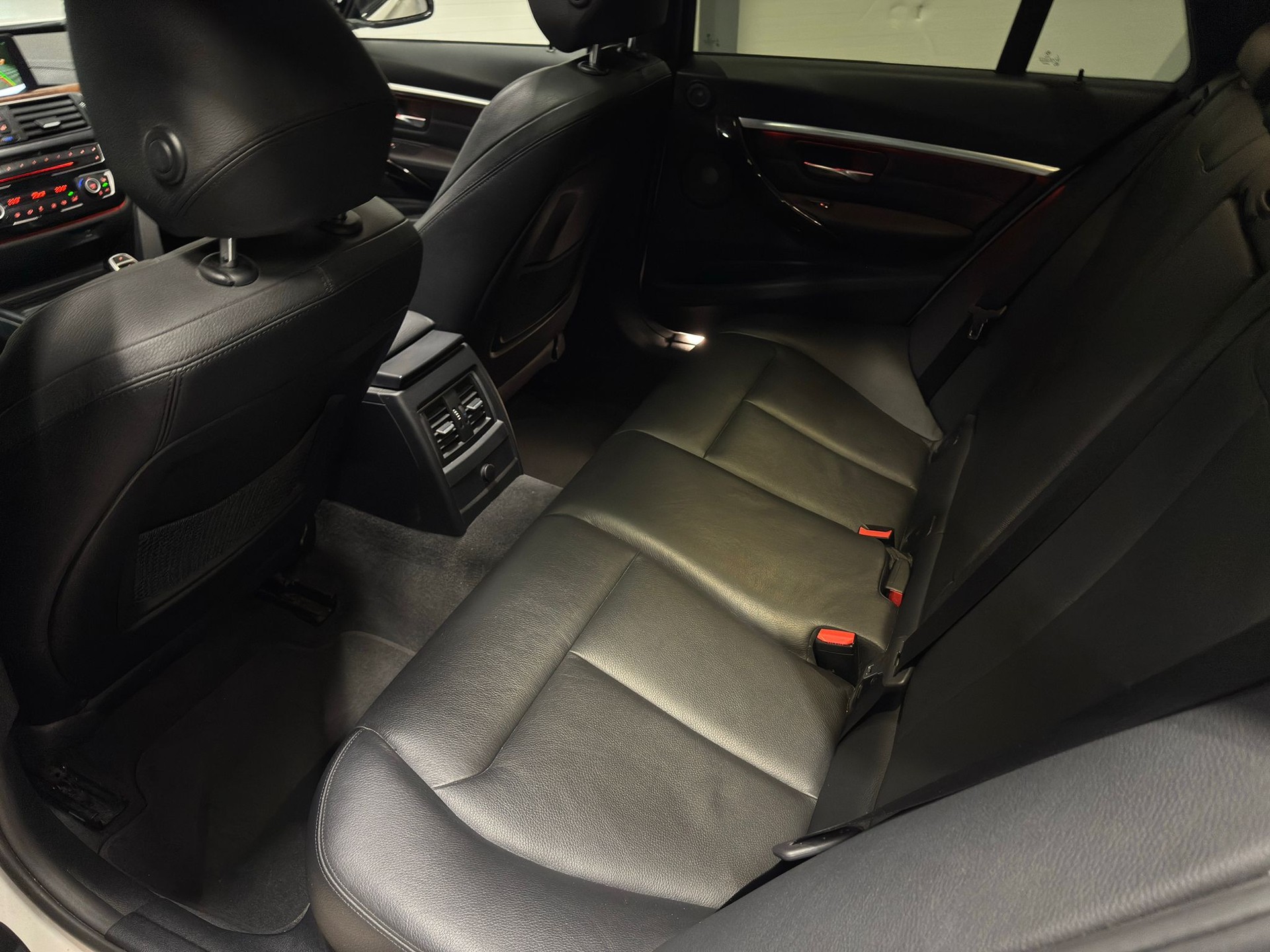 BMW 340i xDrive SAG Touring-image-14
