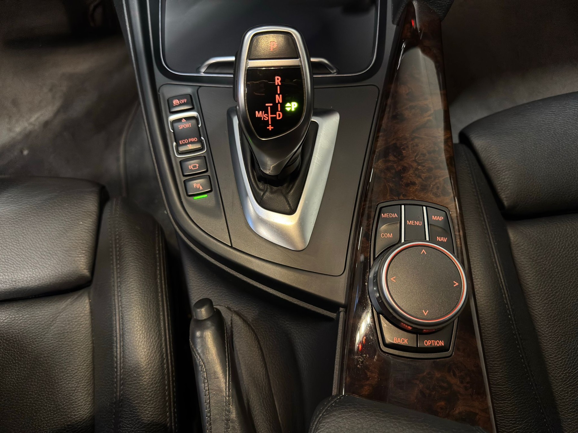 BMW 340i xDrive SAG Touring-image-13